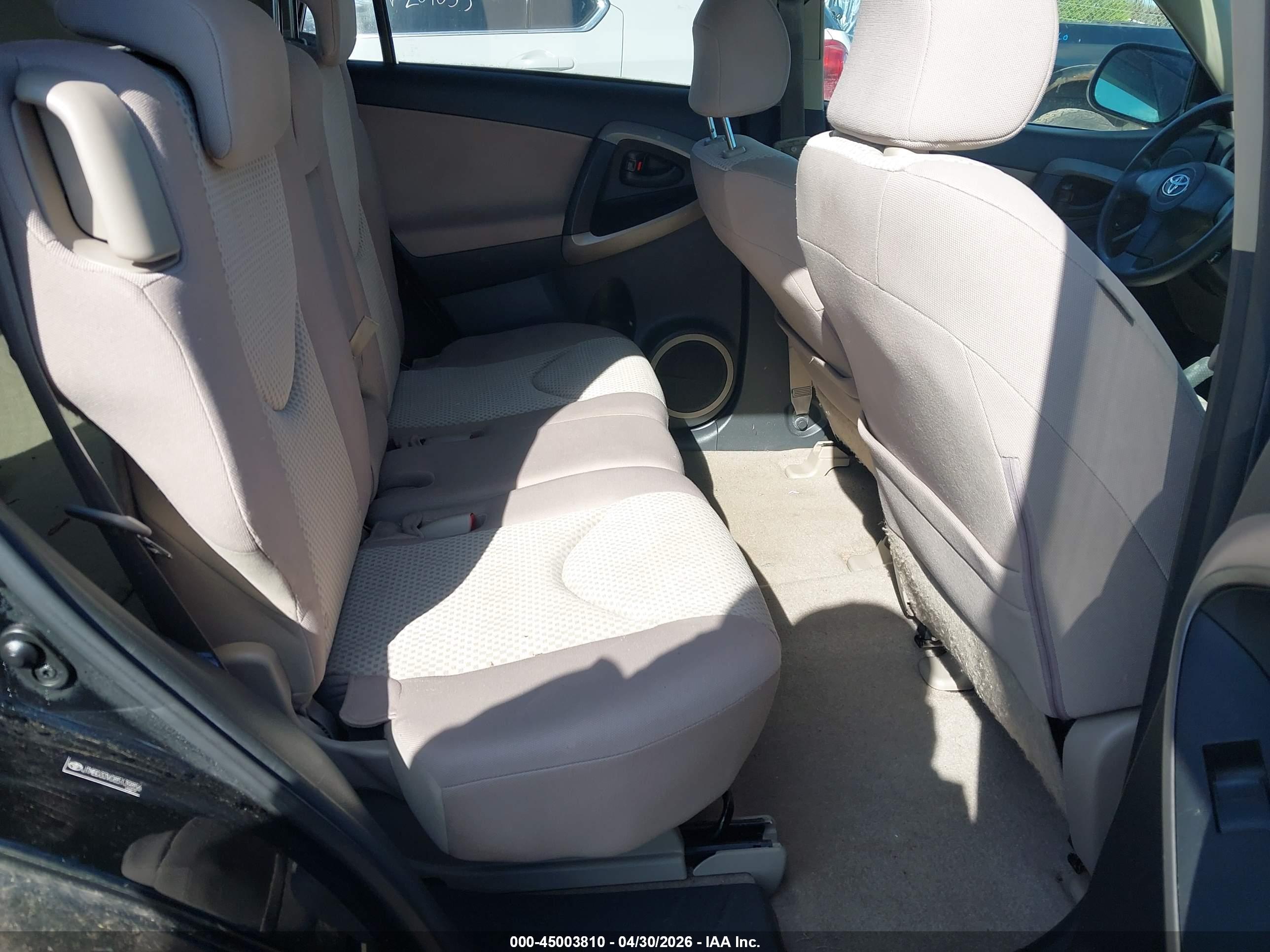 TOYOTA RAV4 image 8