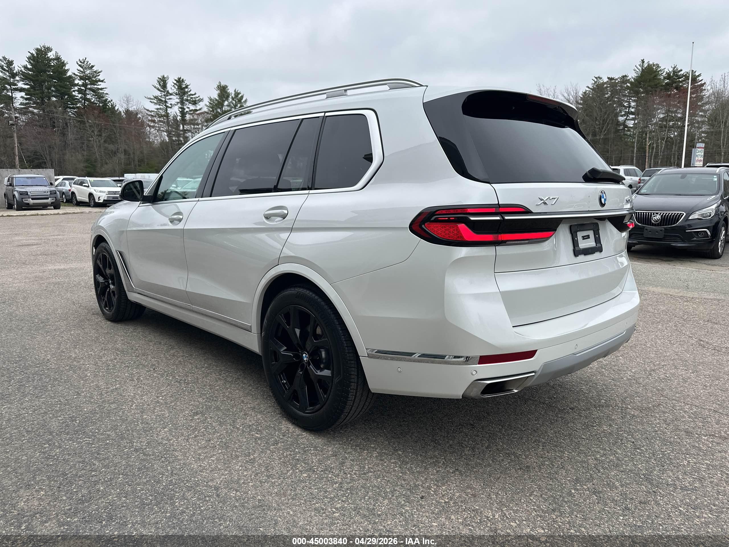 BMW X7 image 3