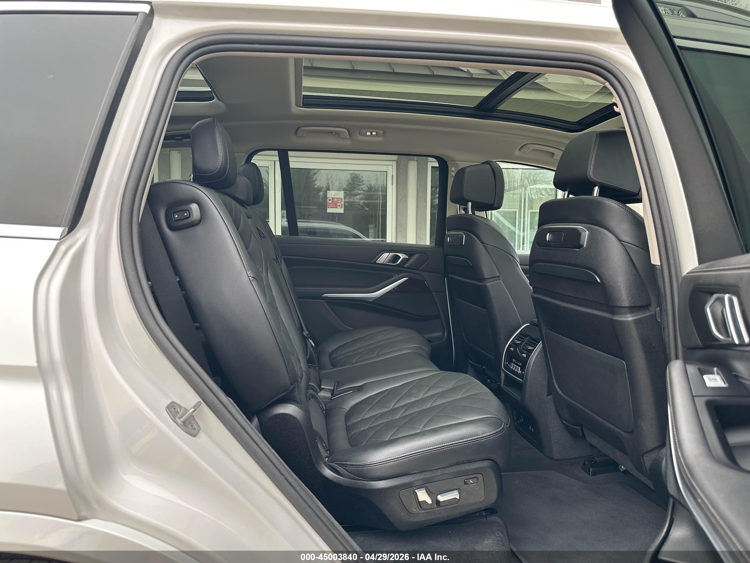 BMW X7 image 8