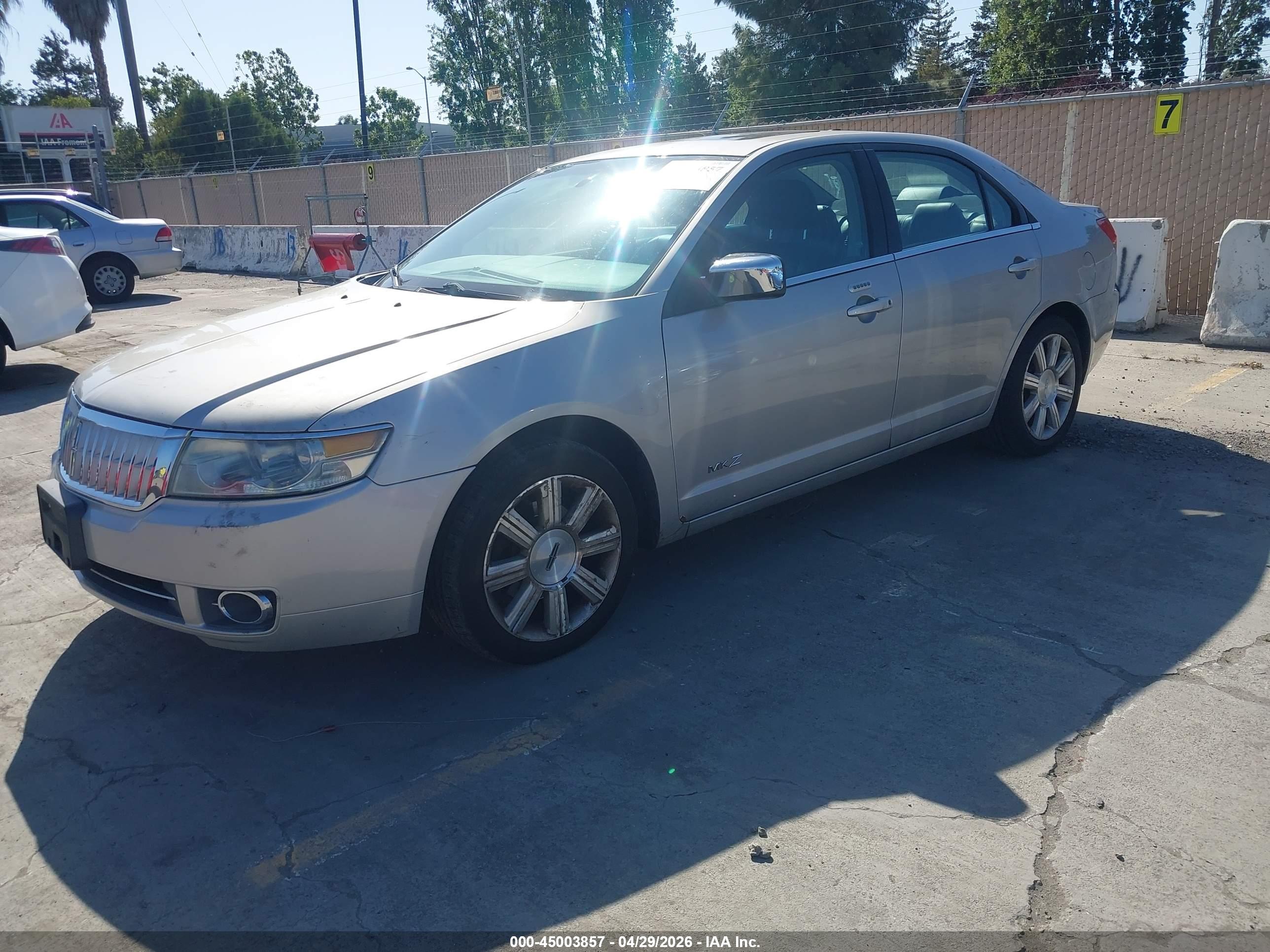 LINCOLN MKZ image 2