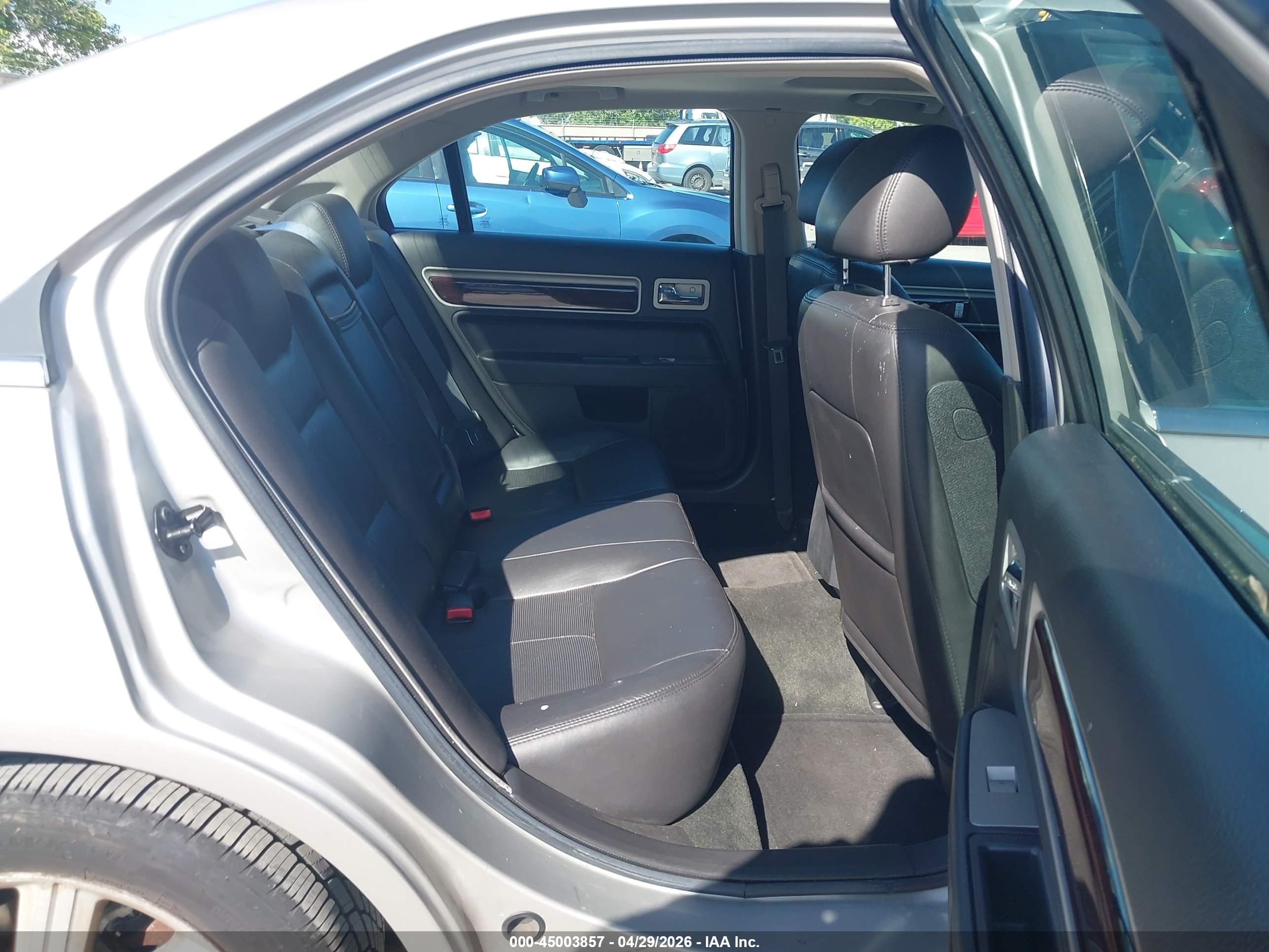 LINCOLN MKZ image 8