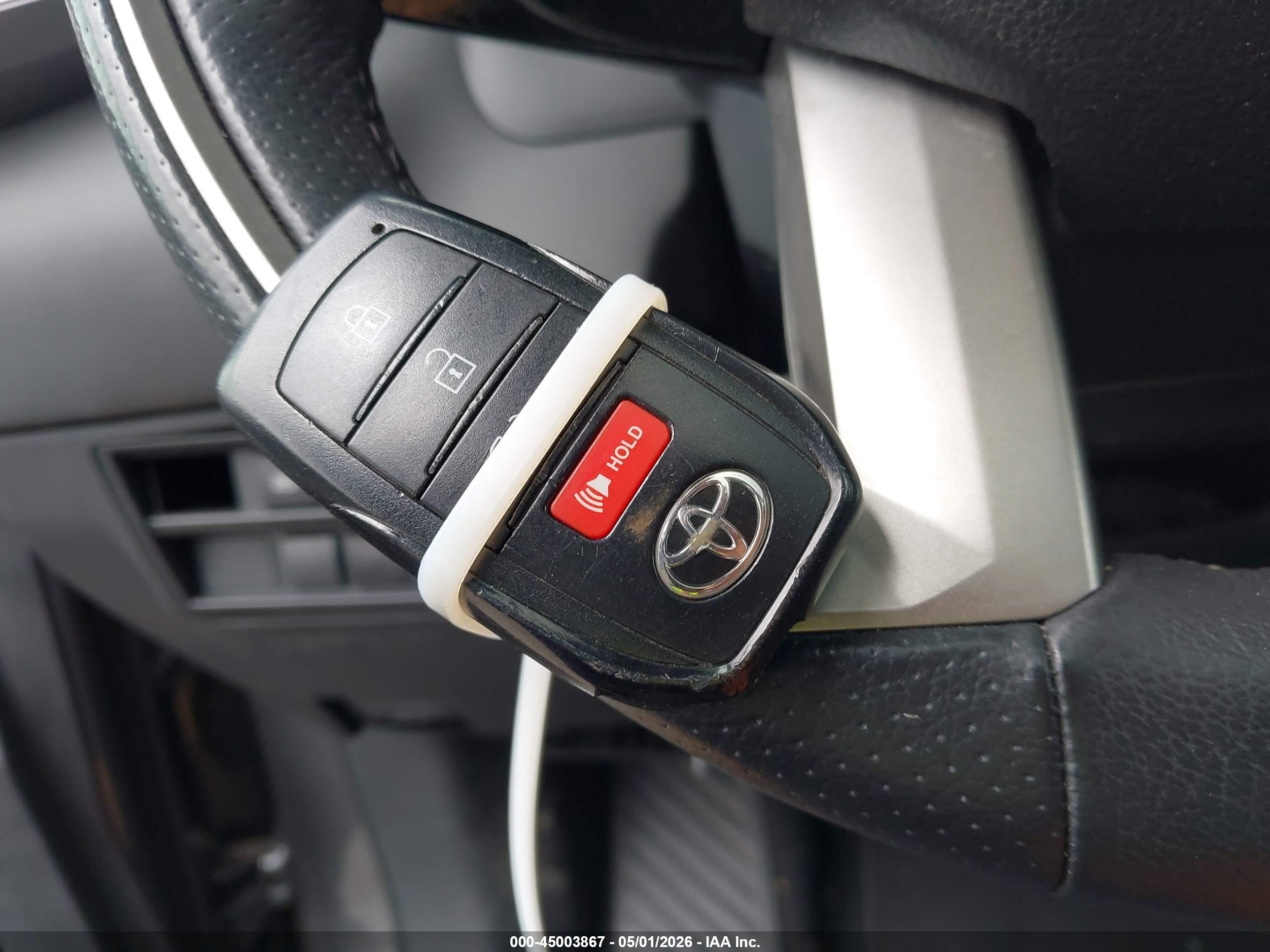 TOYOTA TUNDRA image 11