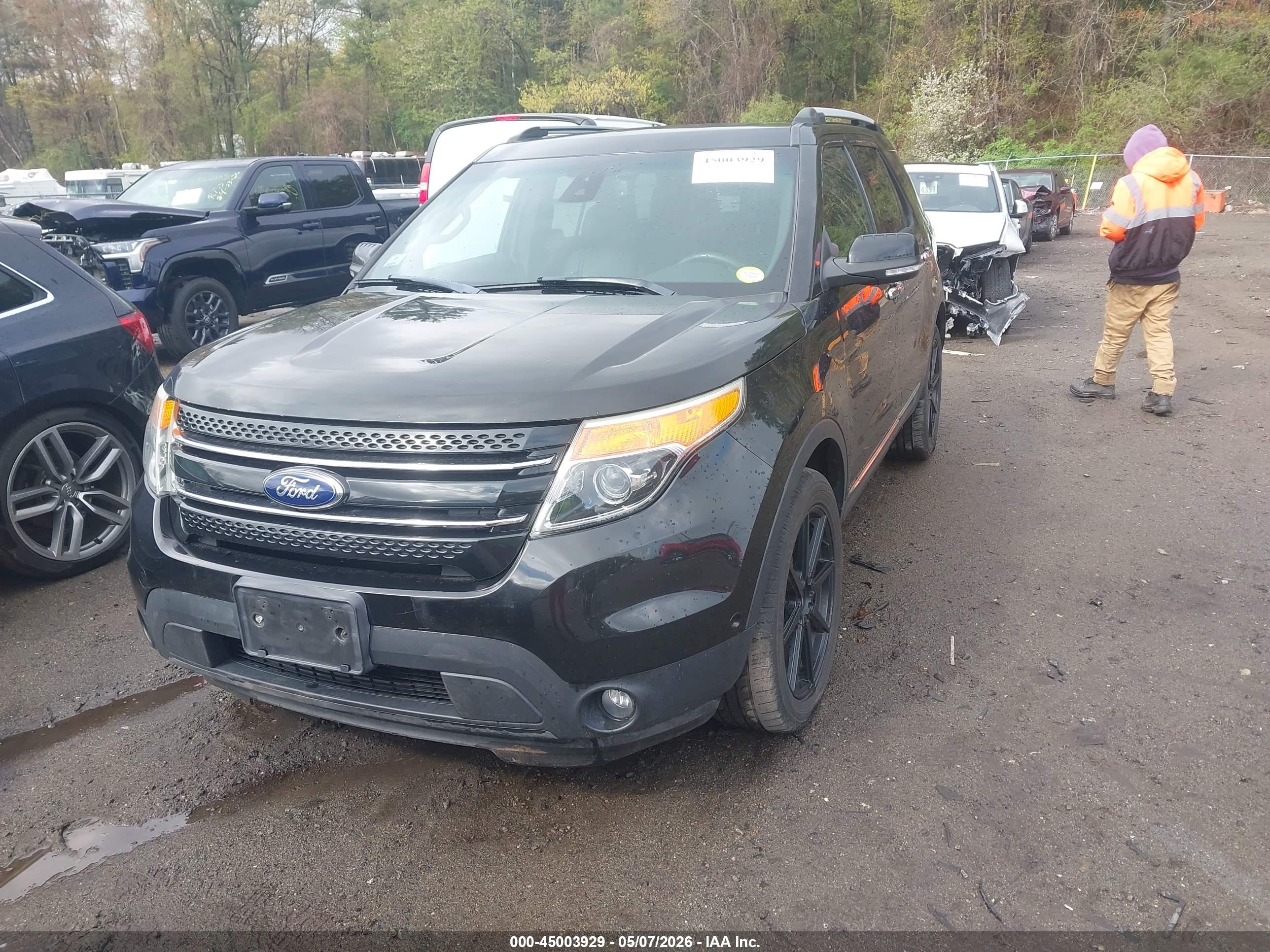FORD EXPLORER image 2