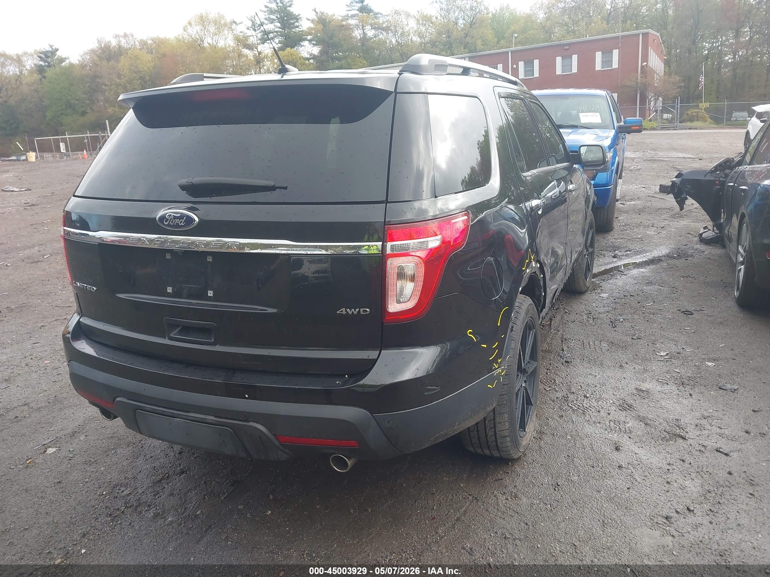 FORD EXPLORER image 4