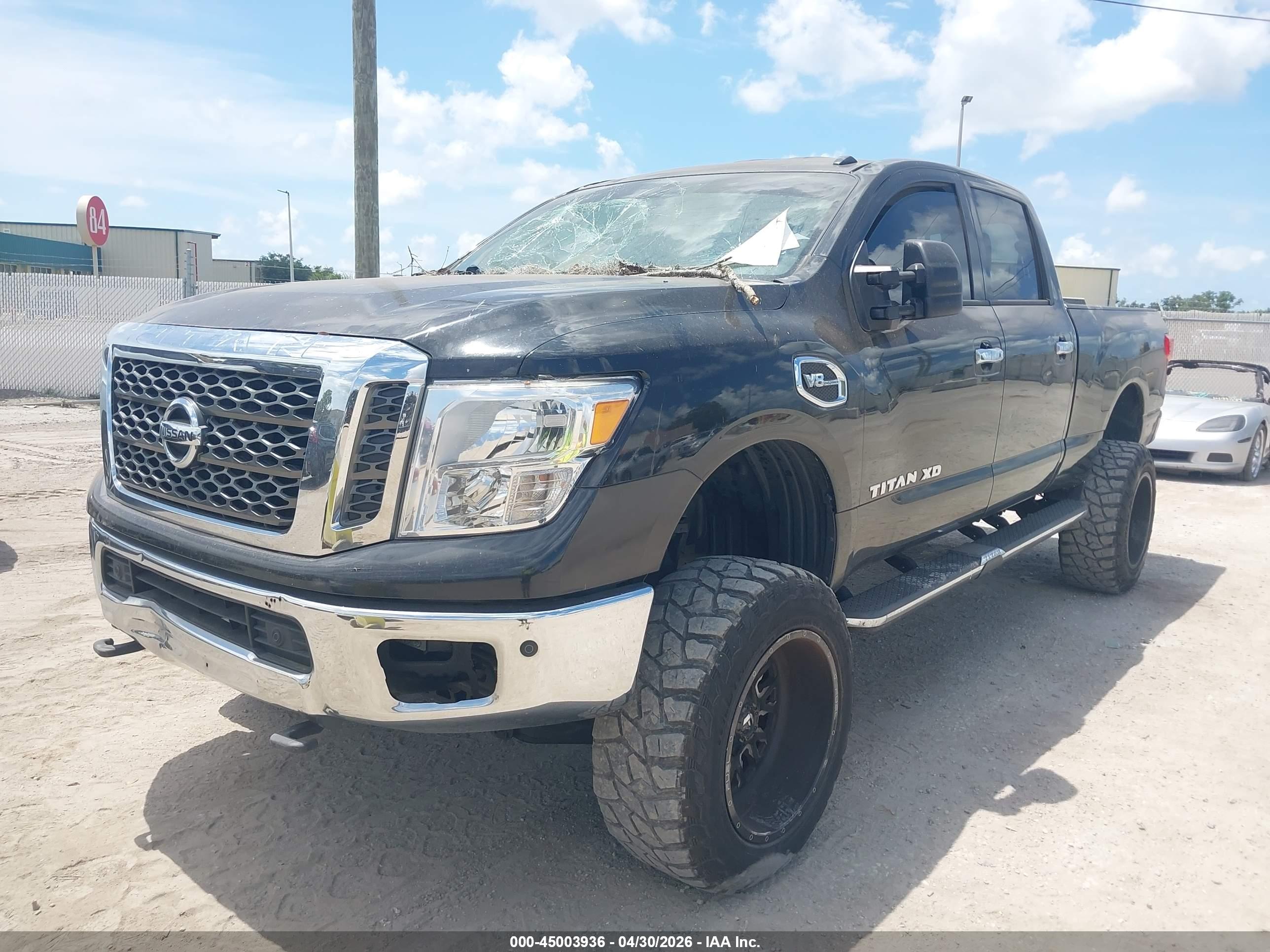 NISSAN TITAN image 2