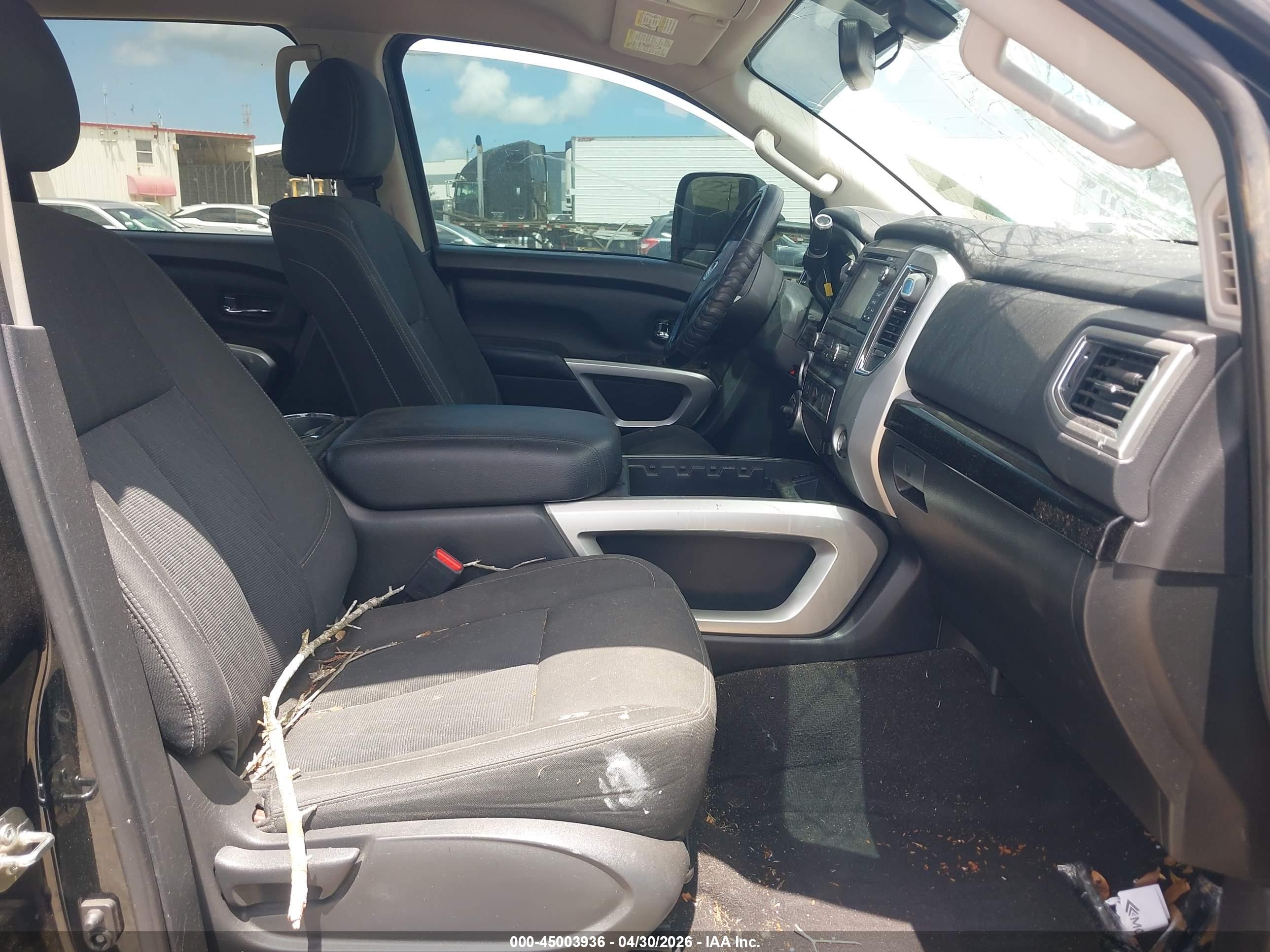NISSAN TITAN image 5