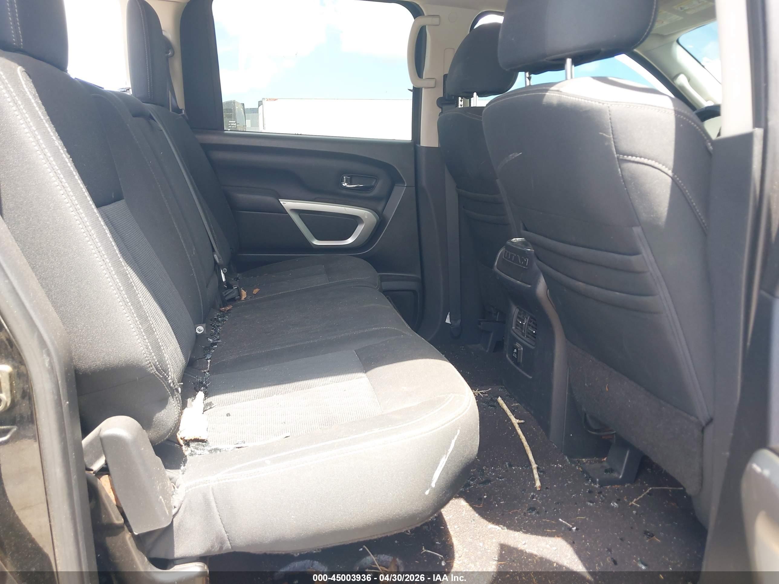 NISSAN TITAN image 8