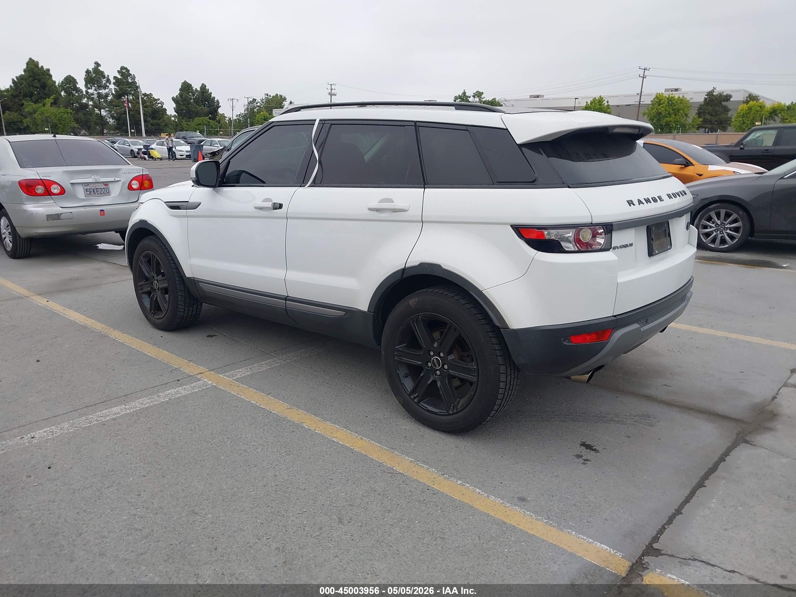 LAND ROVER image 3