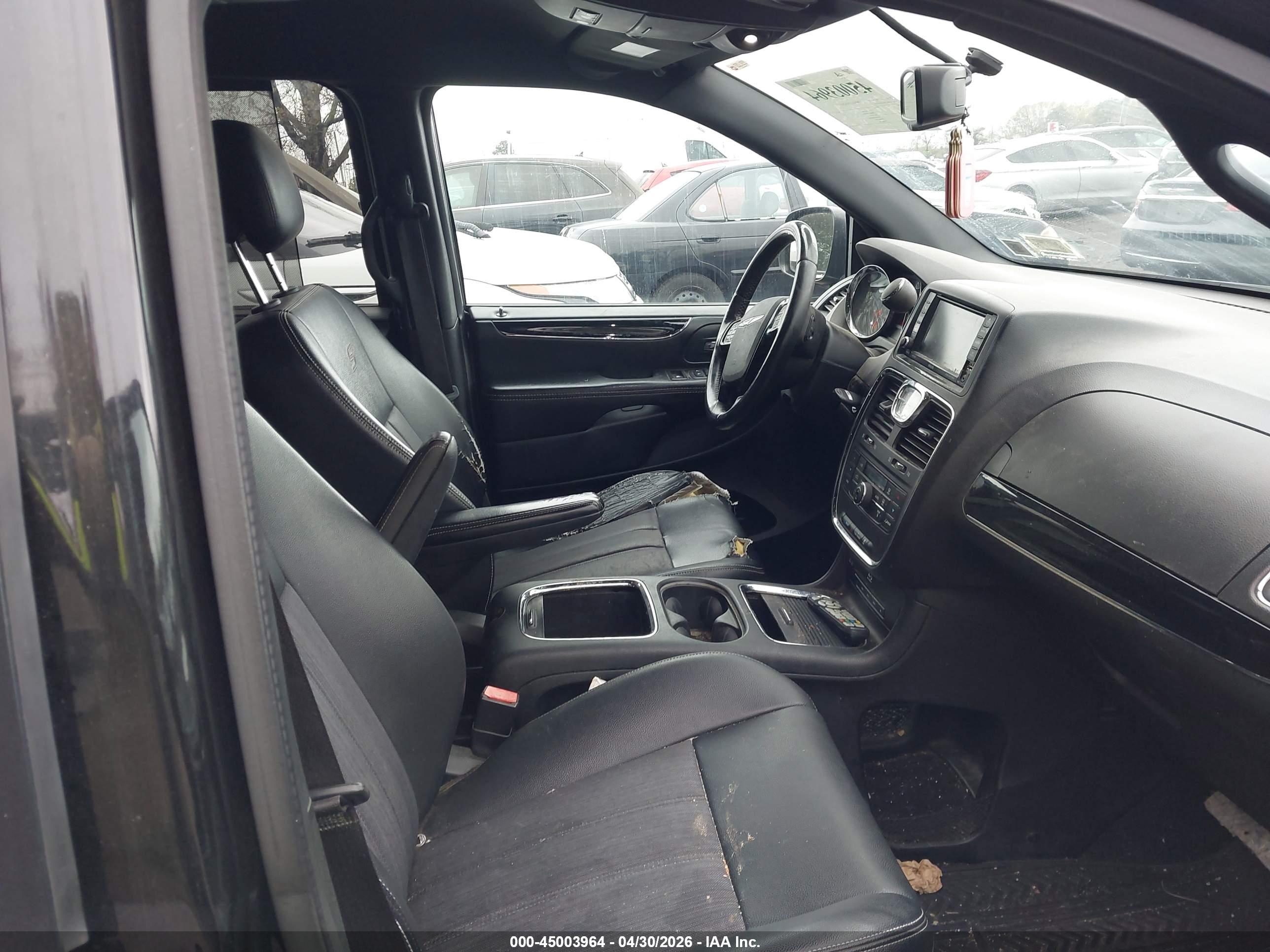 CHRYSLER TOWN image 5