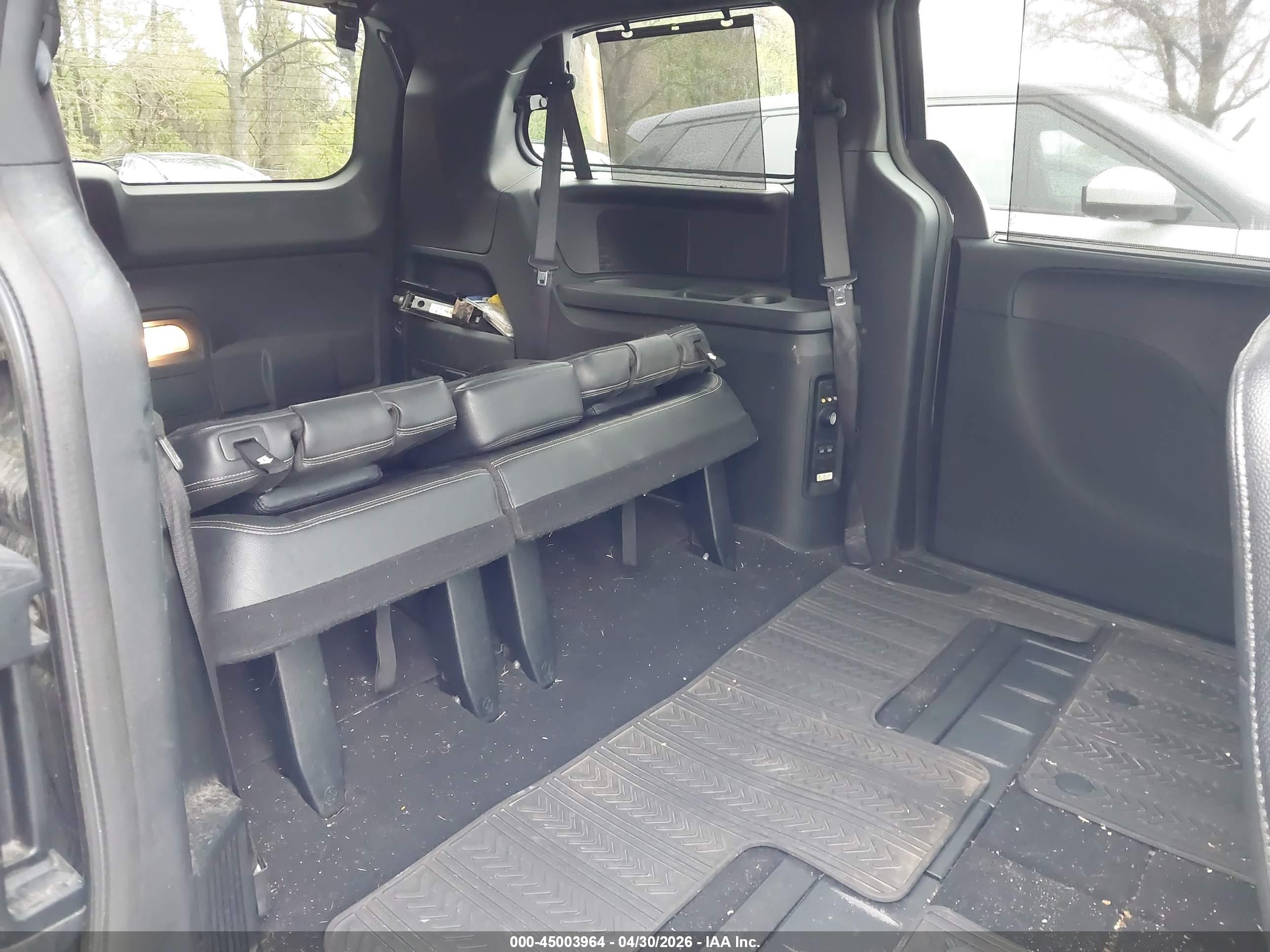 CHRYSLER TOWN image 8