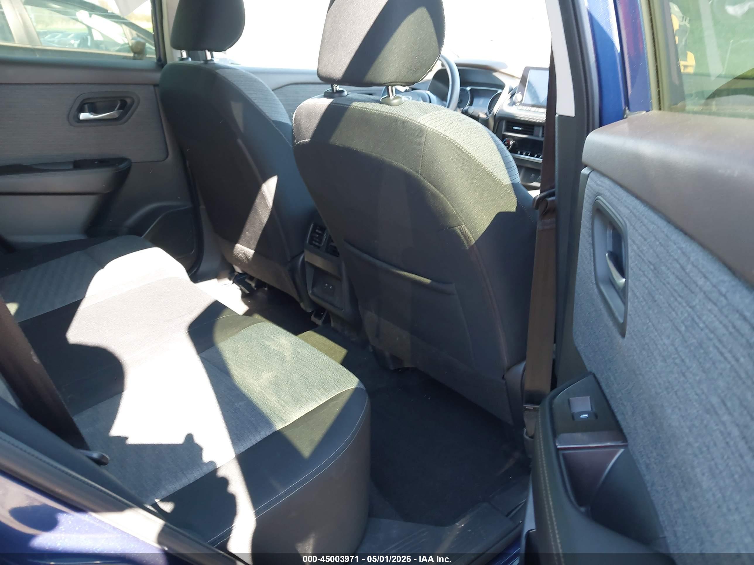 NISSAN ROGUE image 8