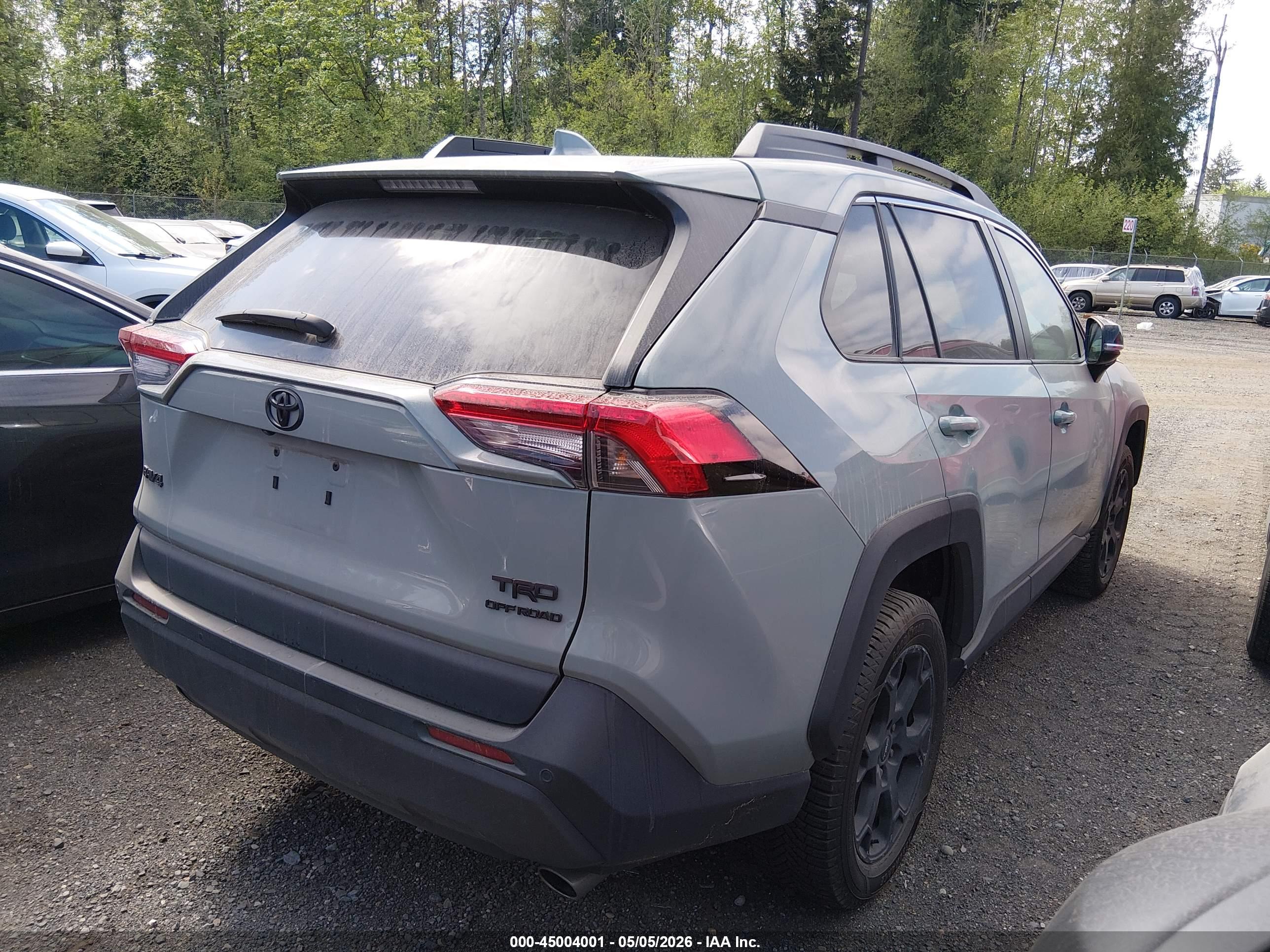 TOYOTA RAV4 image 4