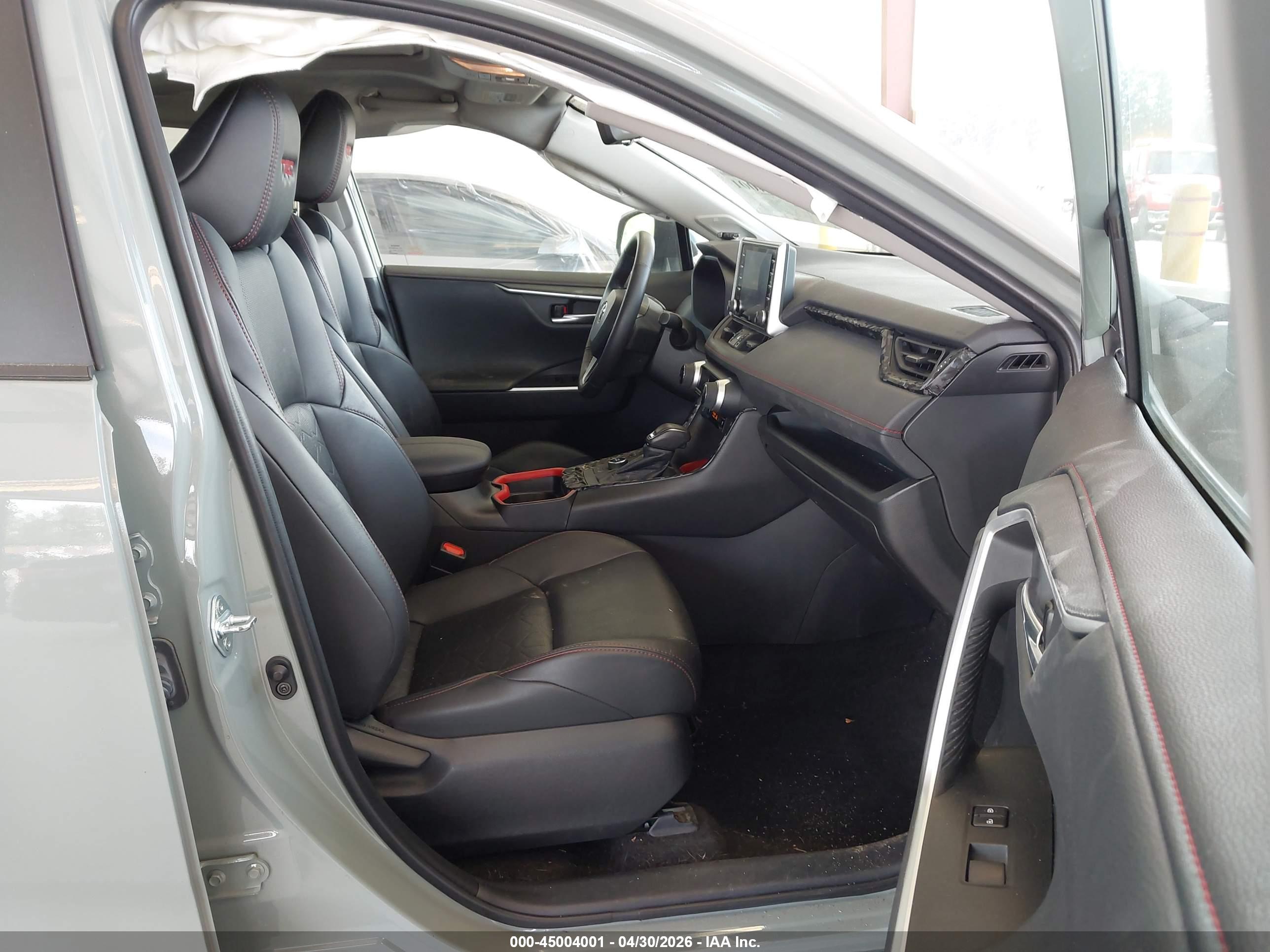 TOYOTA RAV4 image 5