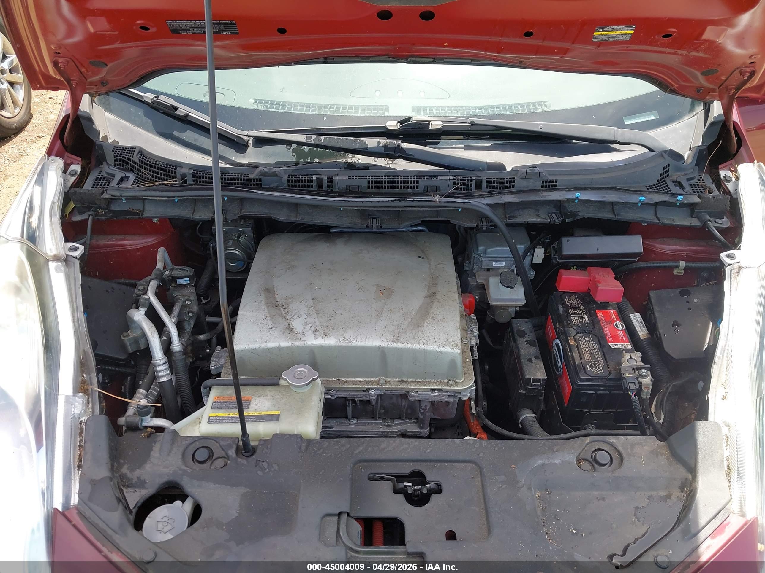 NISSAN LEAF image 10
