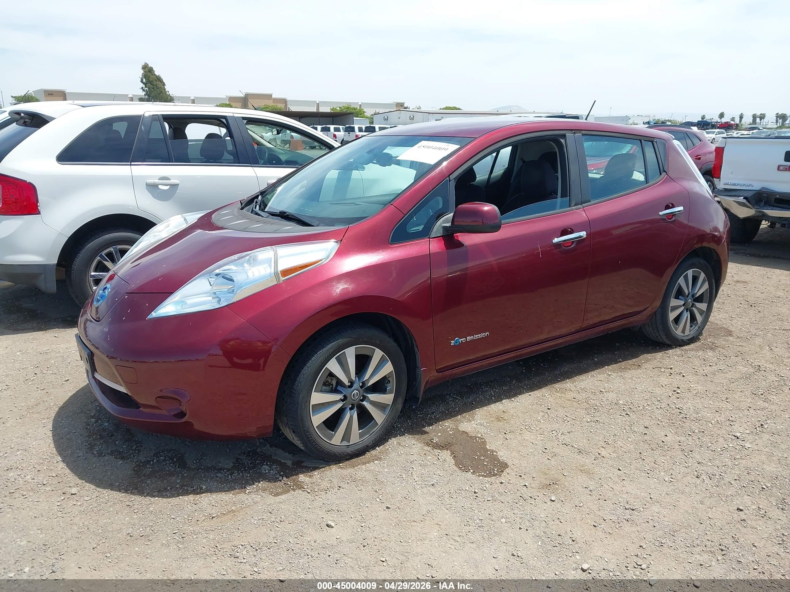 NISSAN LEAF image 2
