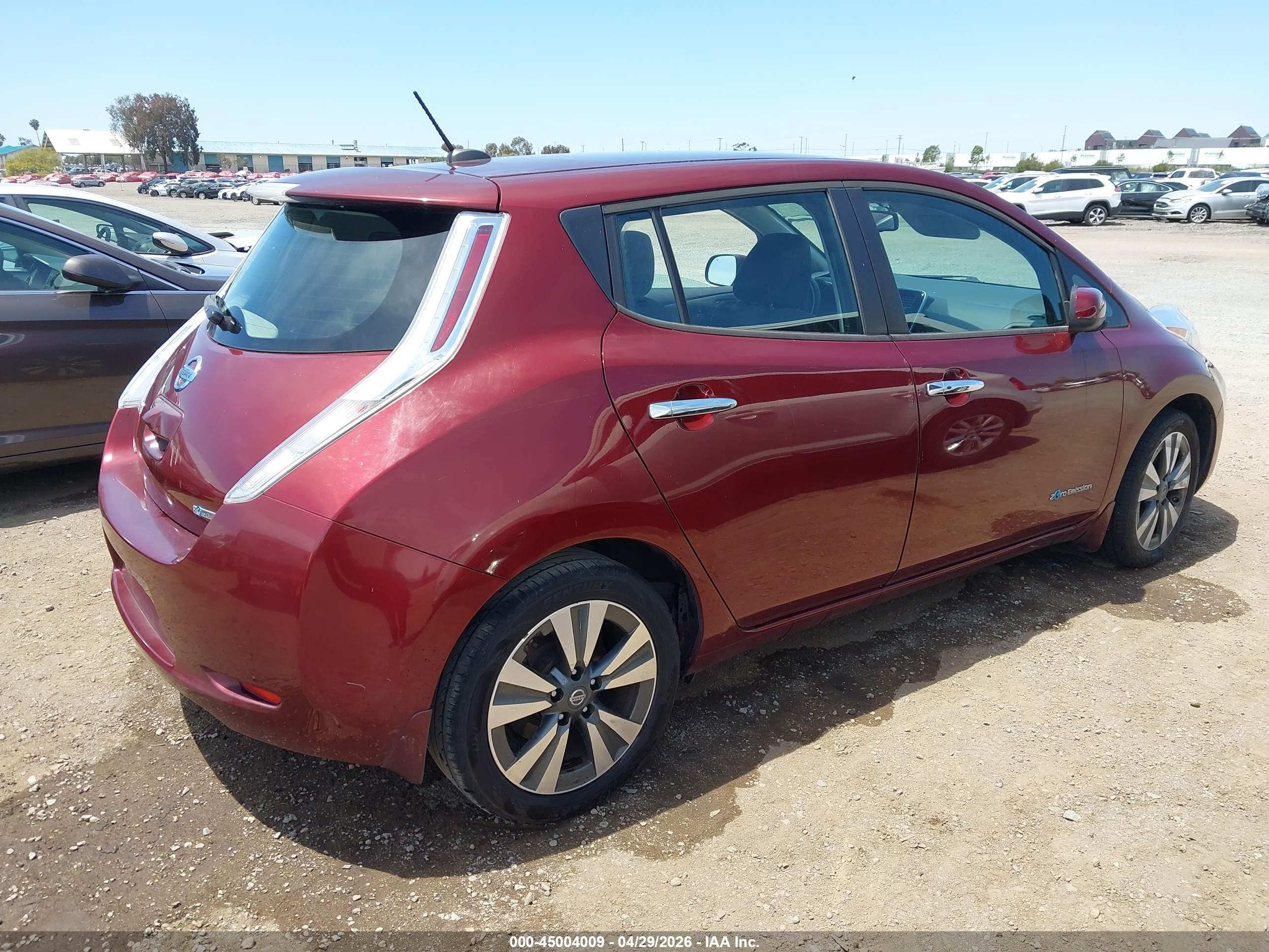 NISSAN LEAF image 4