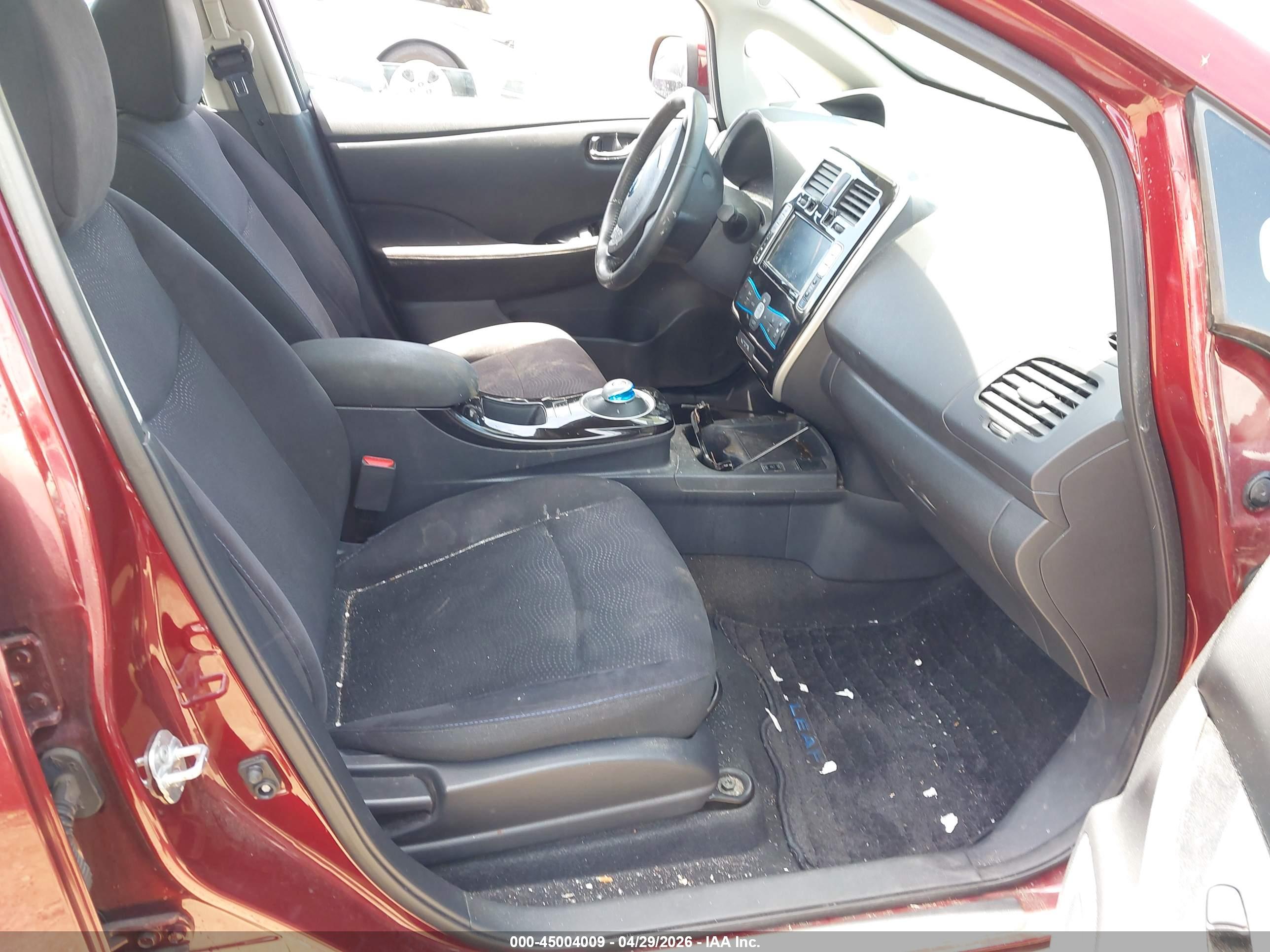 NISSAN LEAF image 5