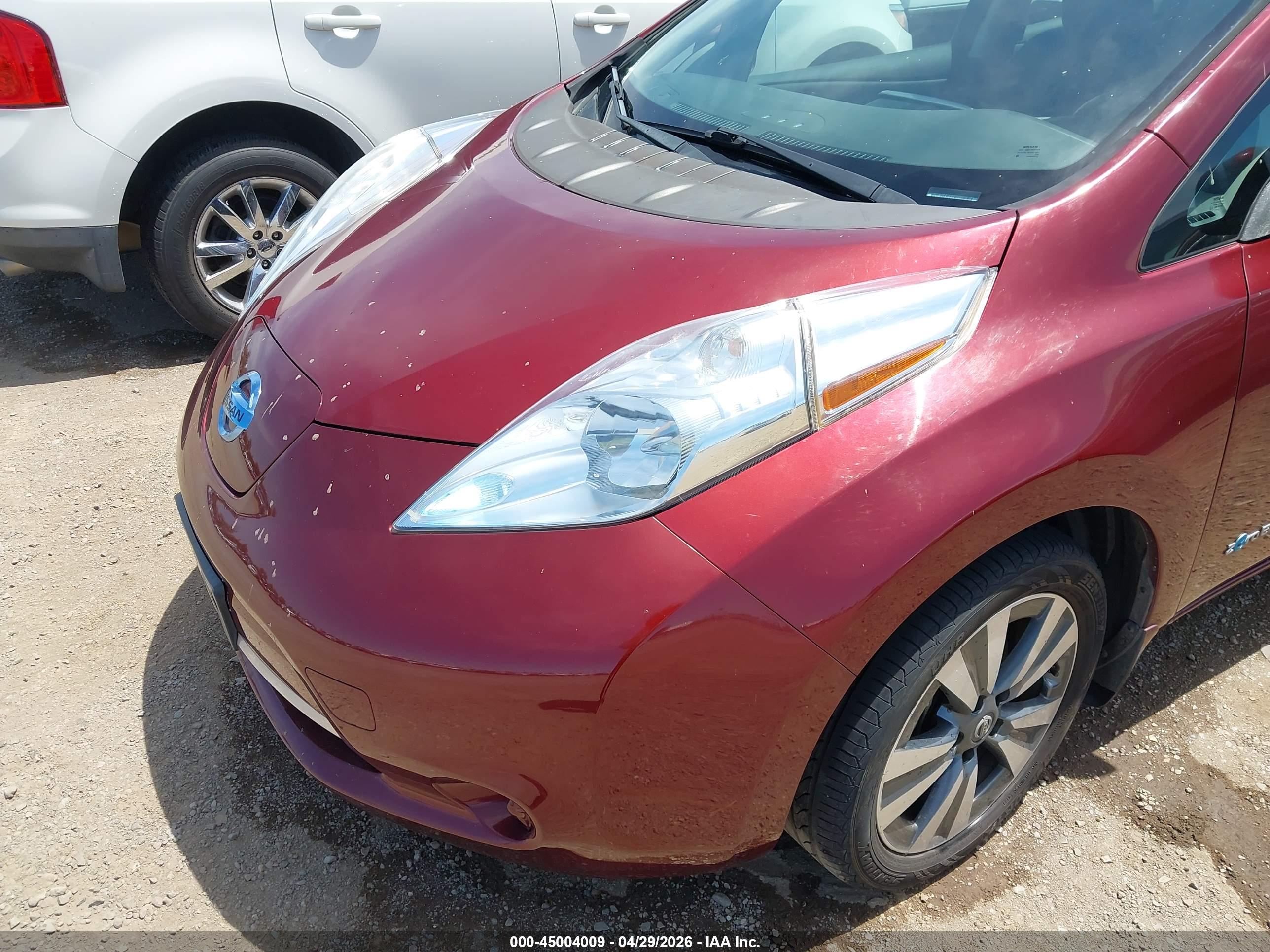 NISSAN LEAF image 6
