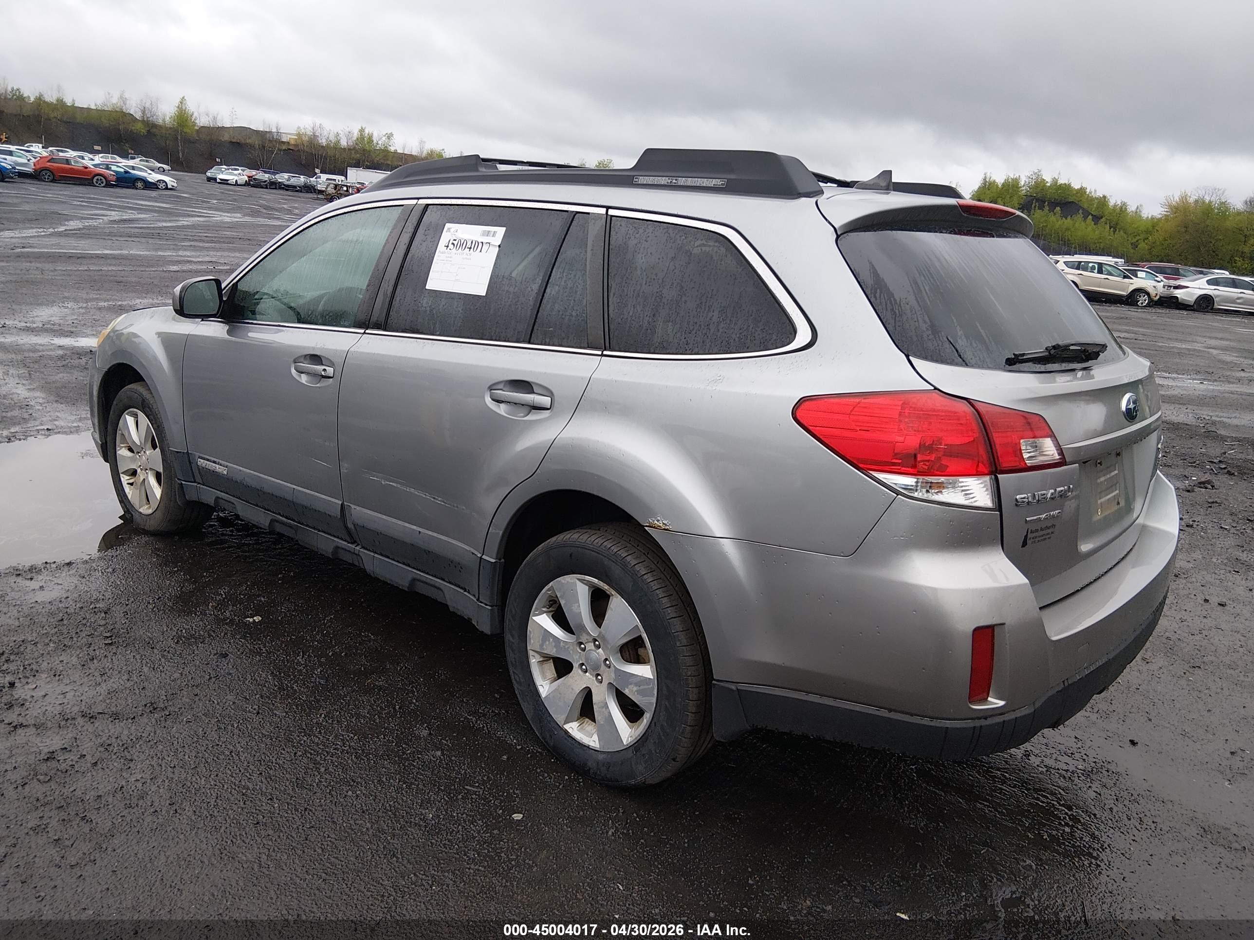 SUBARU OUTBACK image 3