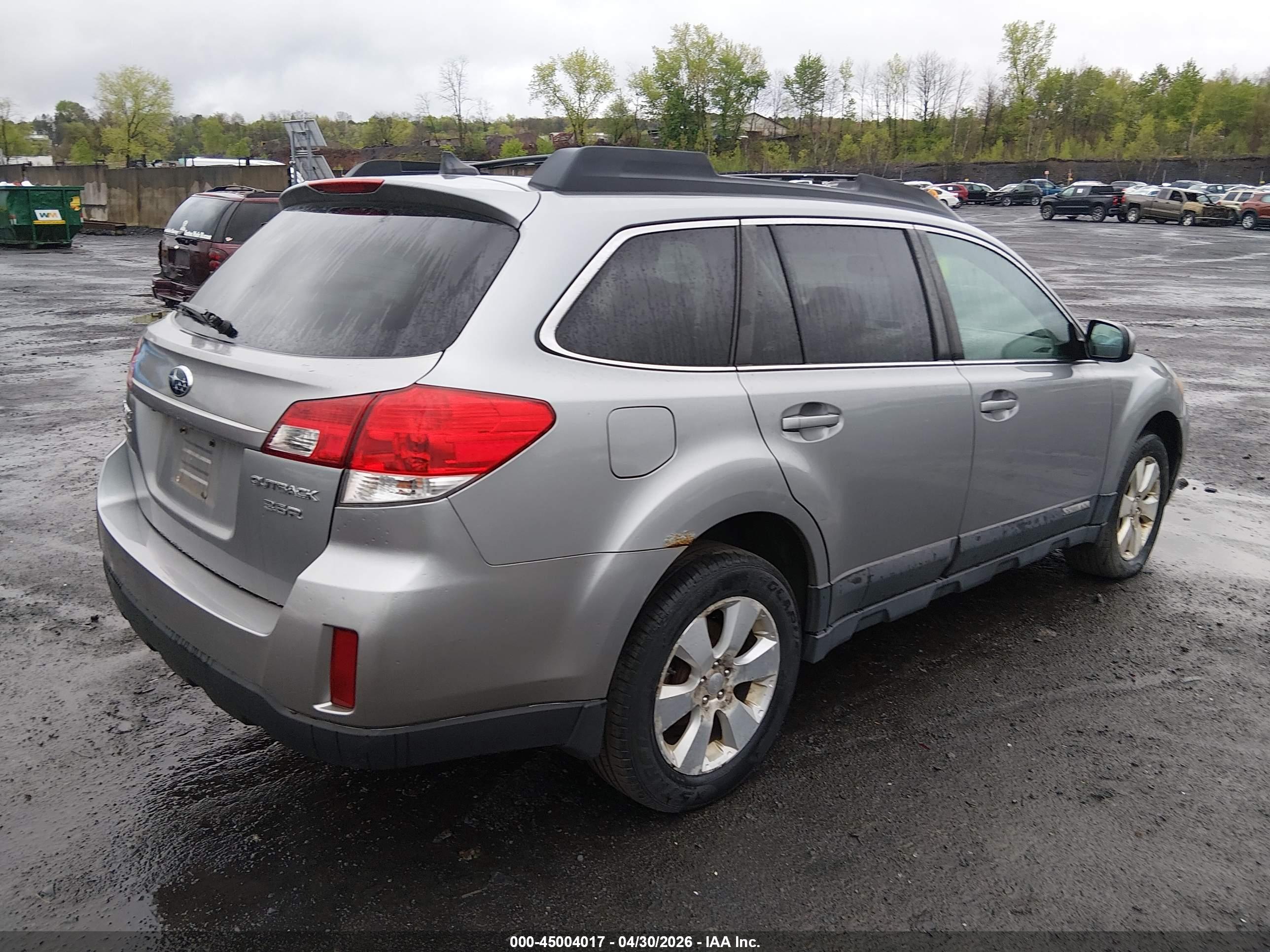 SUBARU OUTBACK image 4