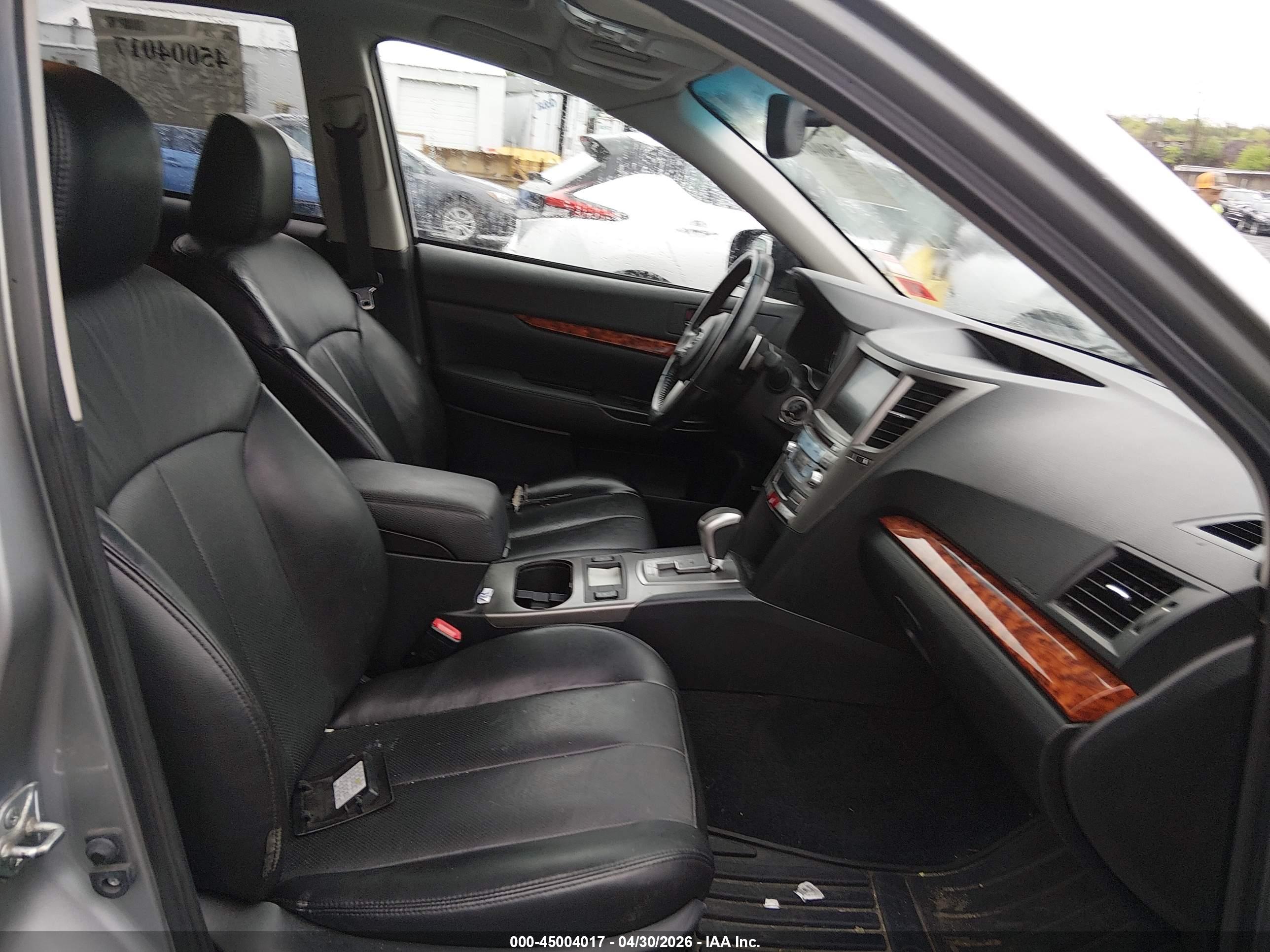 SUBARU OUTBACK image 5
