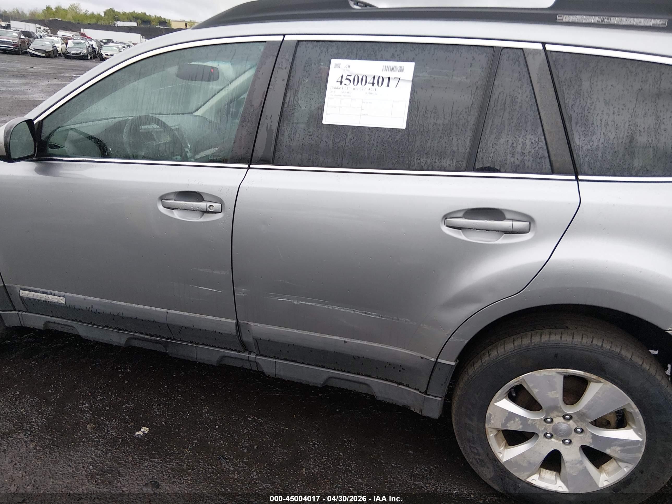 SUBARU OUTBACK image 6