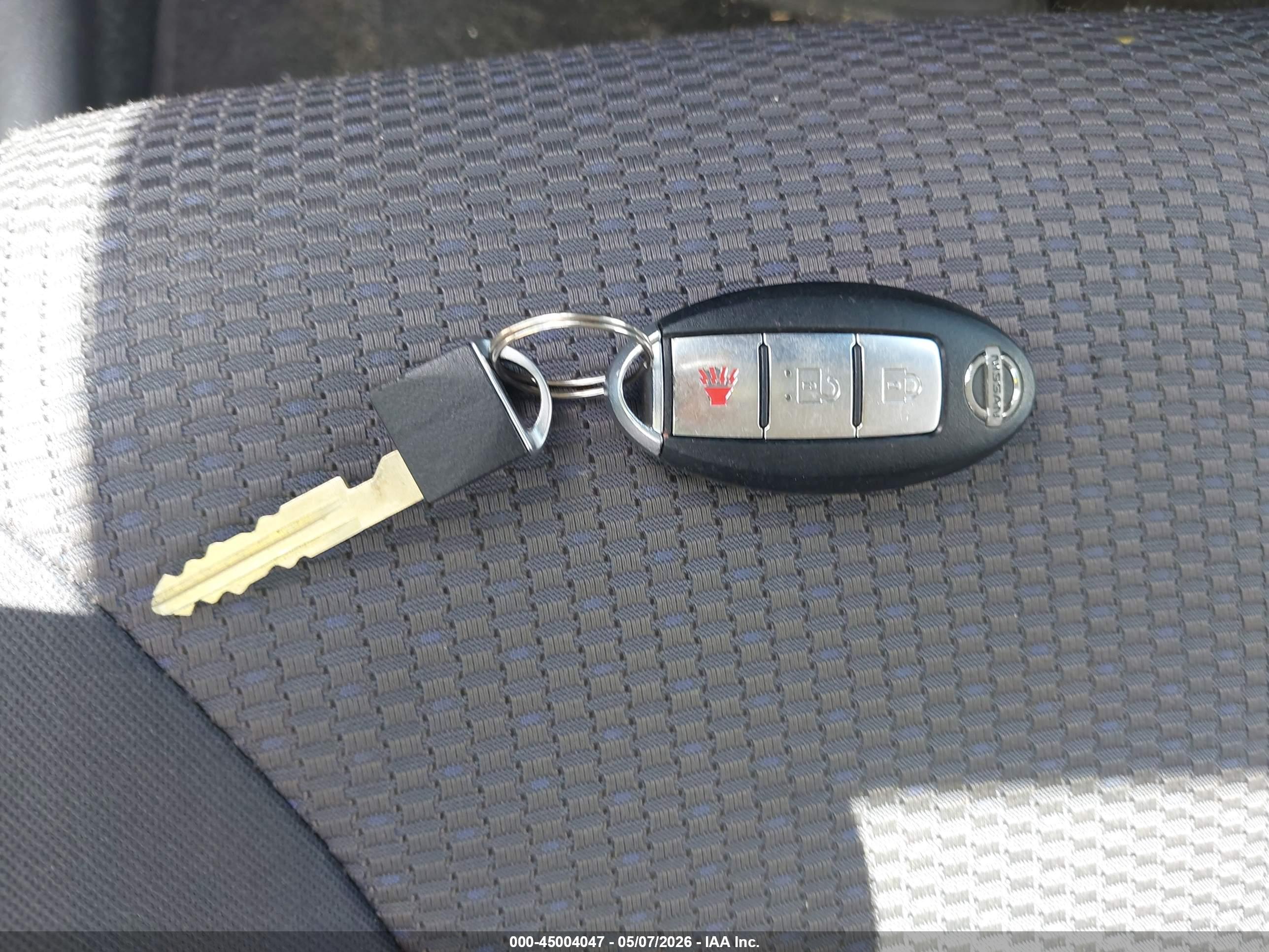 NISSAN VERSA image 11