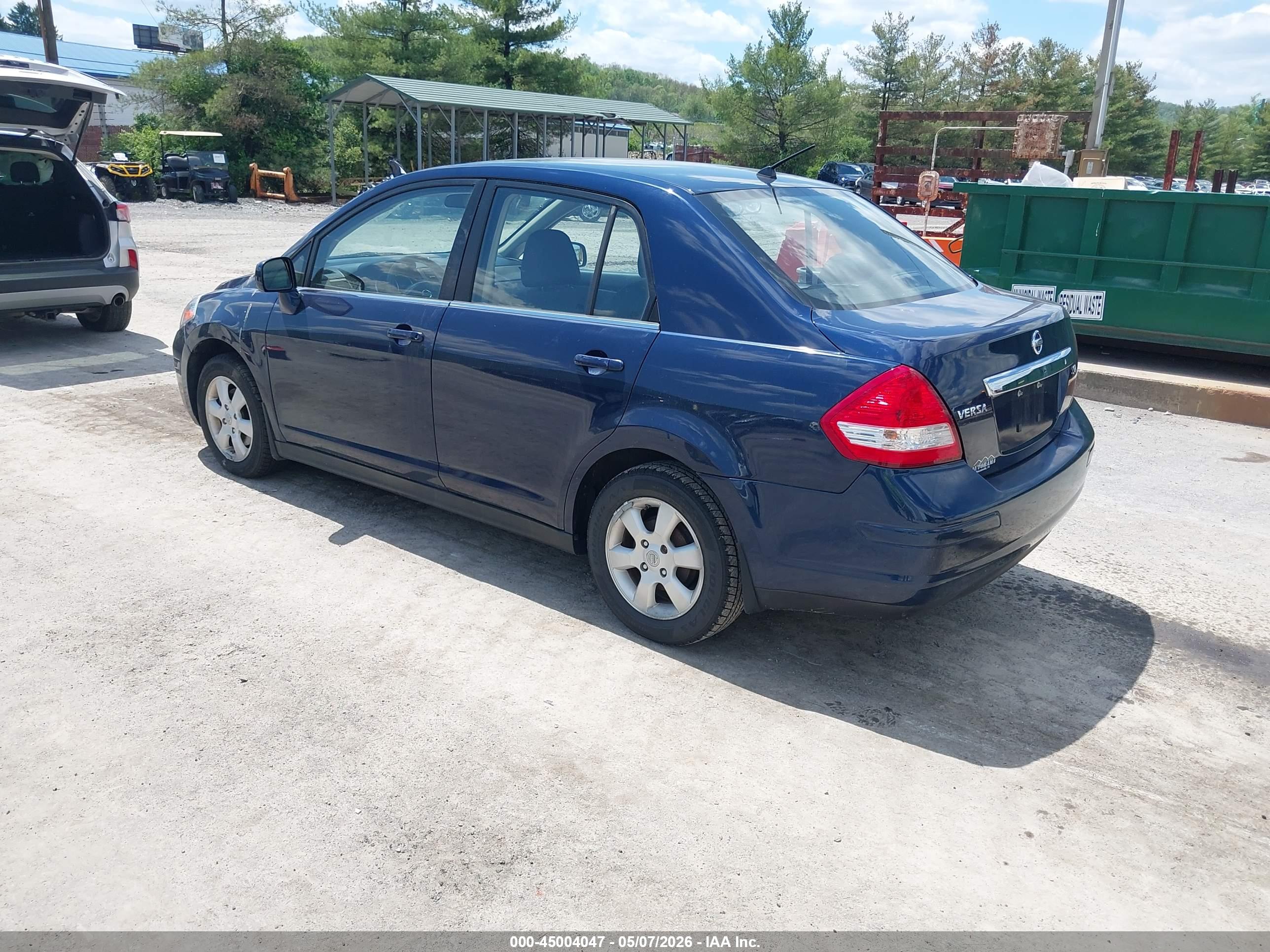 NISSAN VERSA image 3