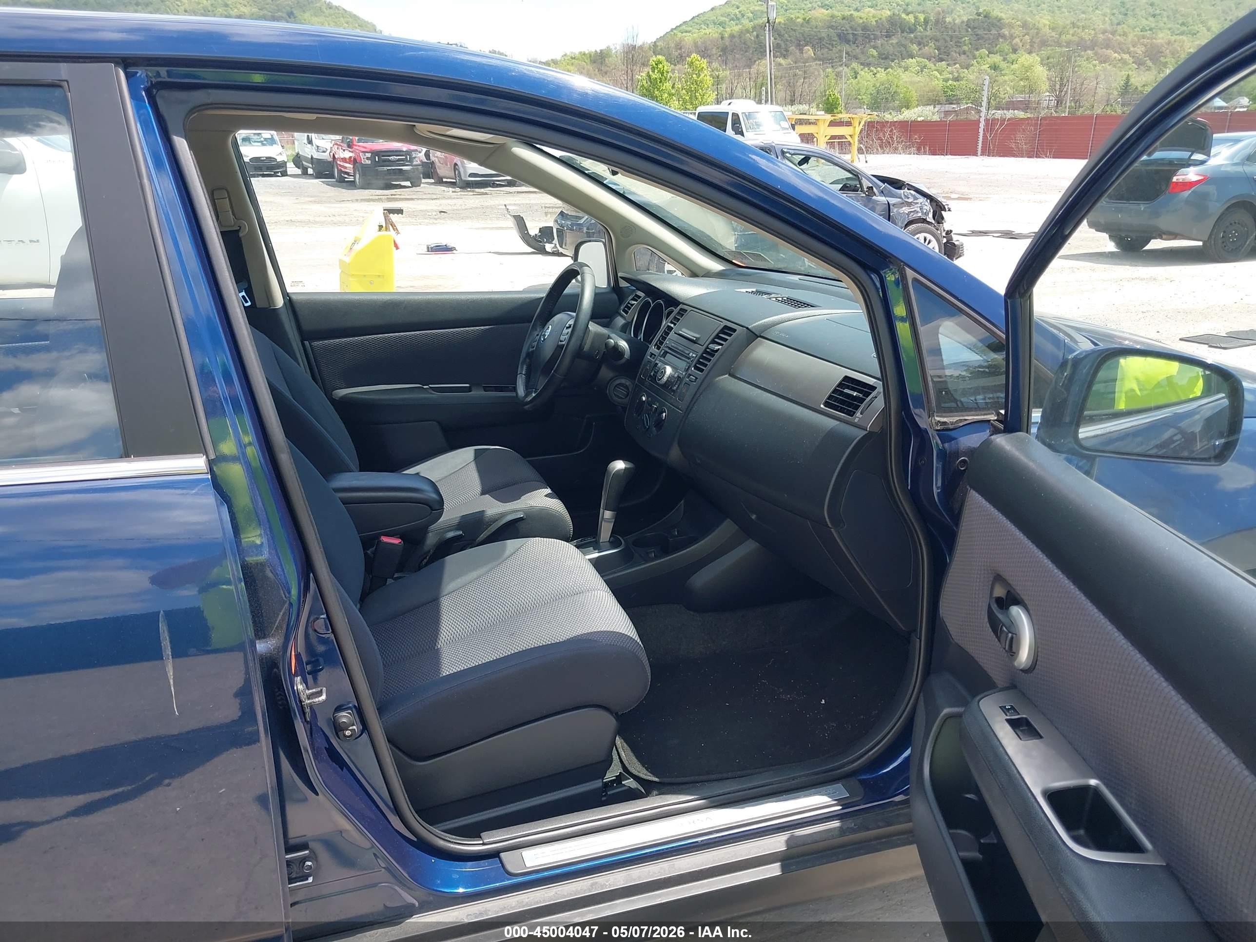 NISSAN VERSA image 5