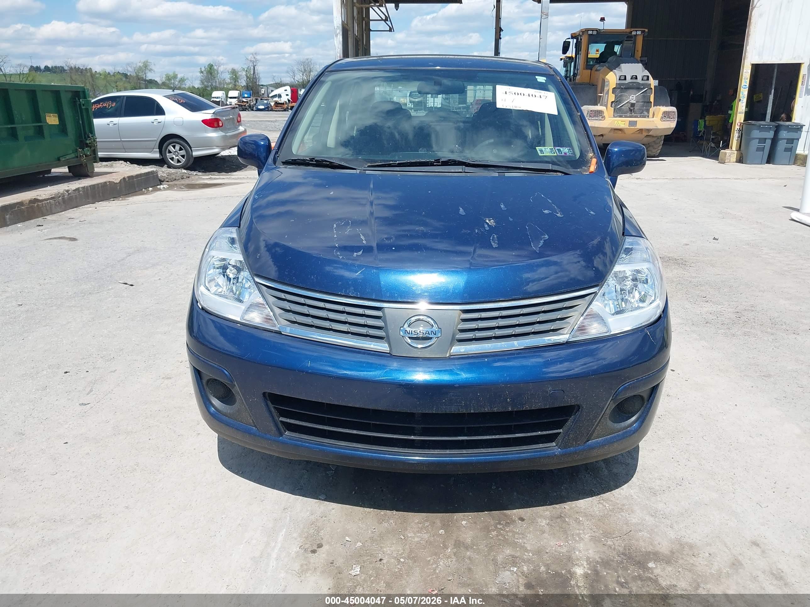 NISSAN VERSA image 6