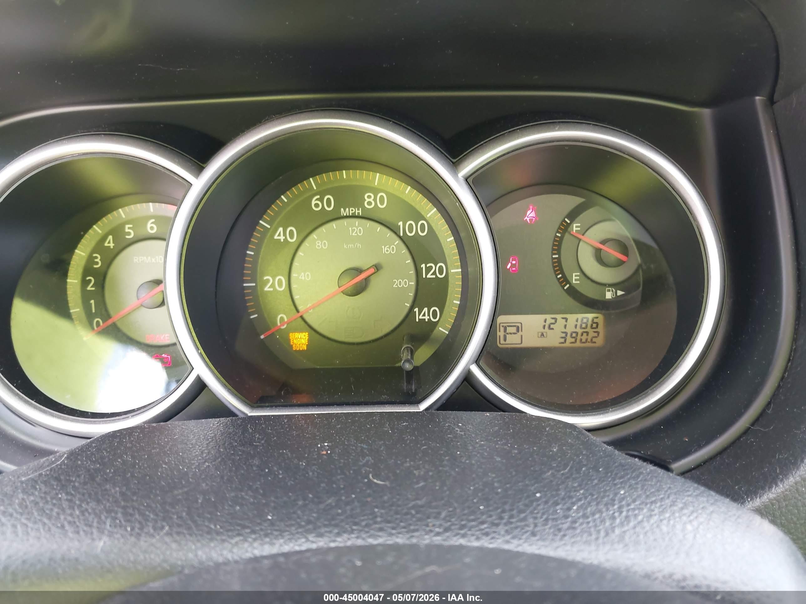 NISSAN VERSA image 7