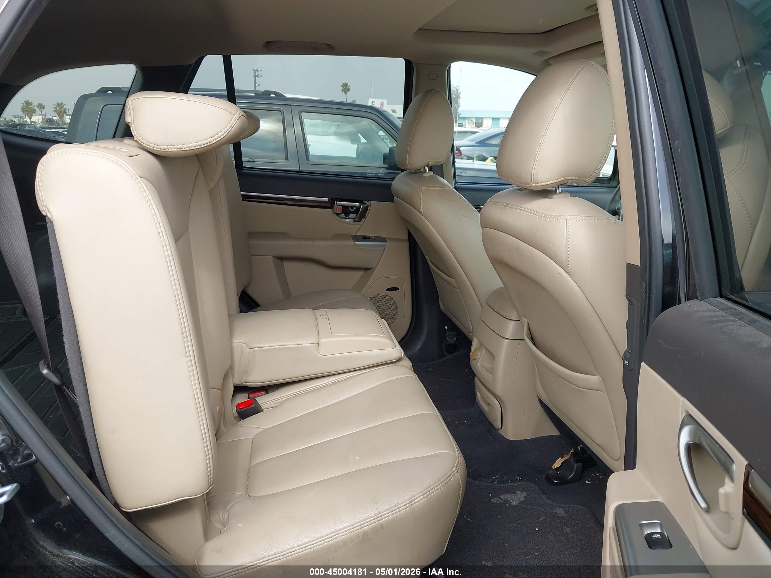 HYUNDAI SANTA image 8