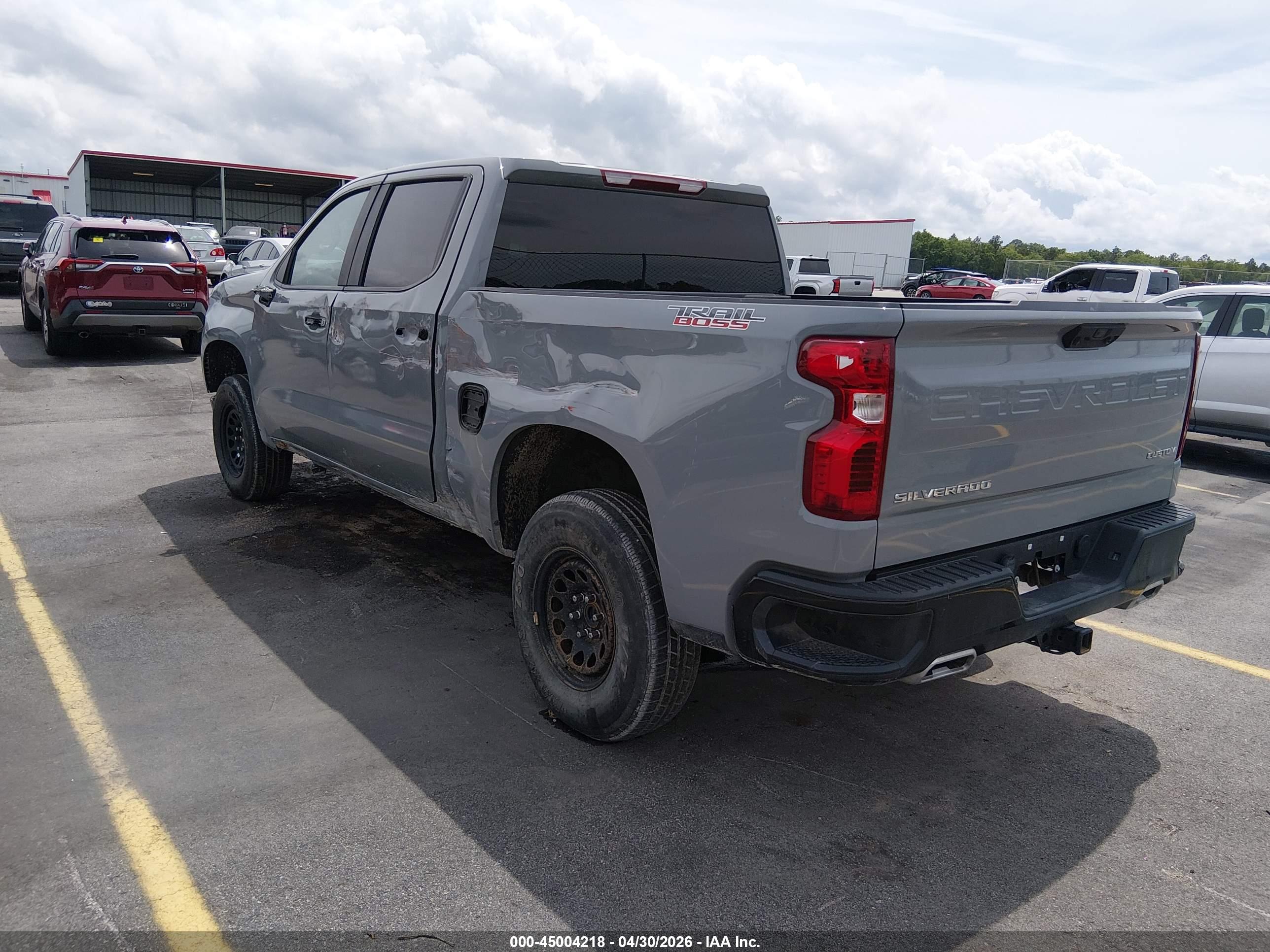 CHEVROLET SILVERADO image 3