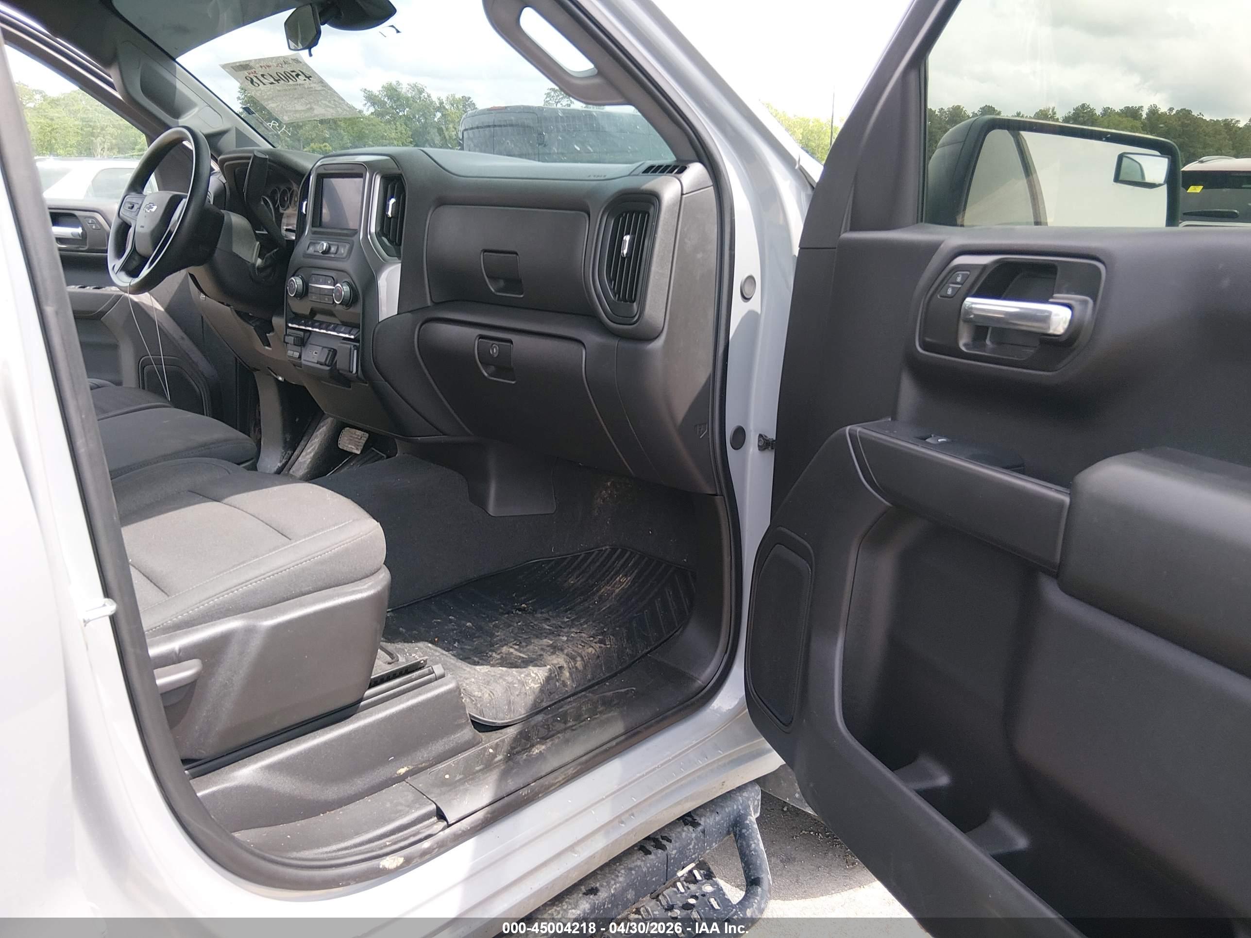 CHEVROLET SILVERADO image 5