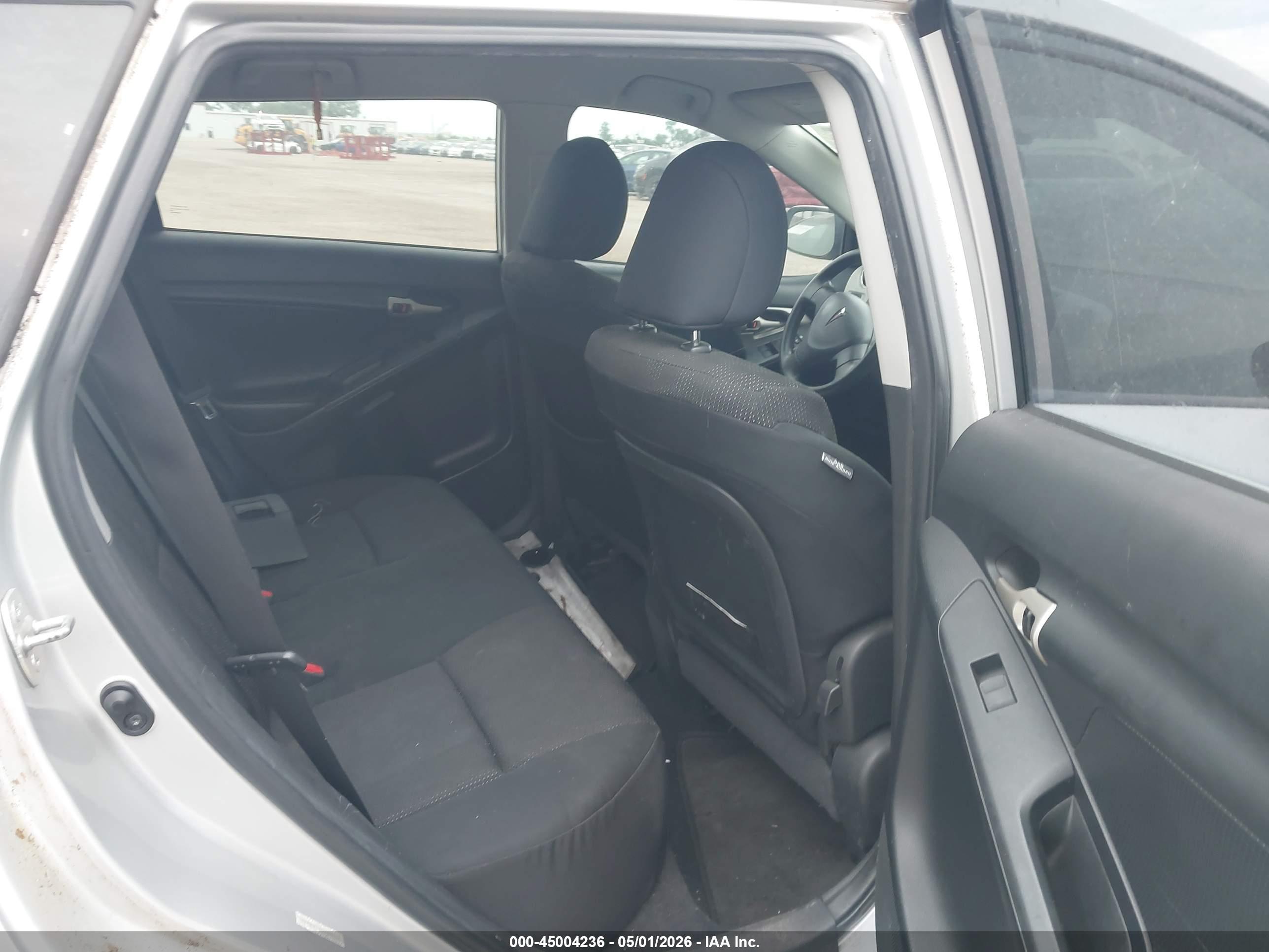 PONTIAC VIBE image 8