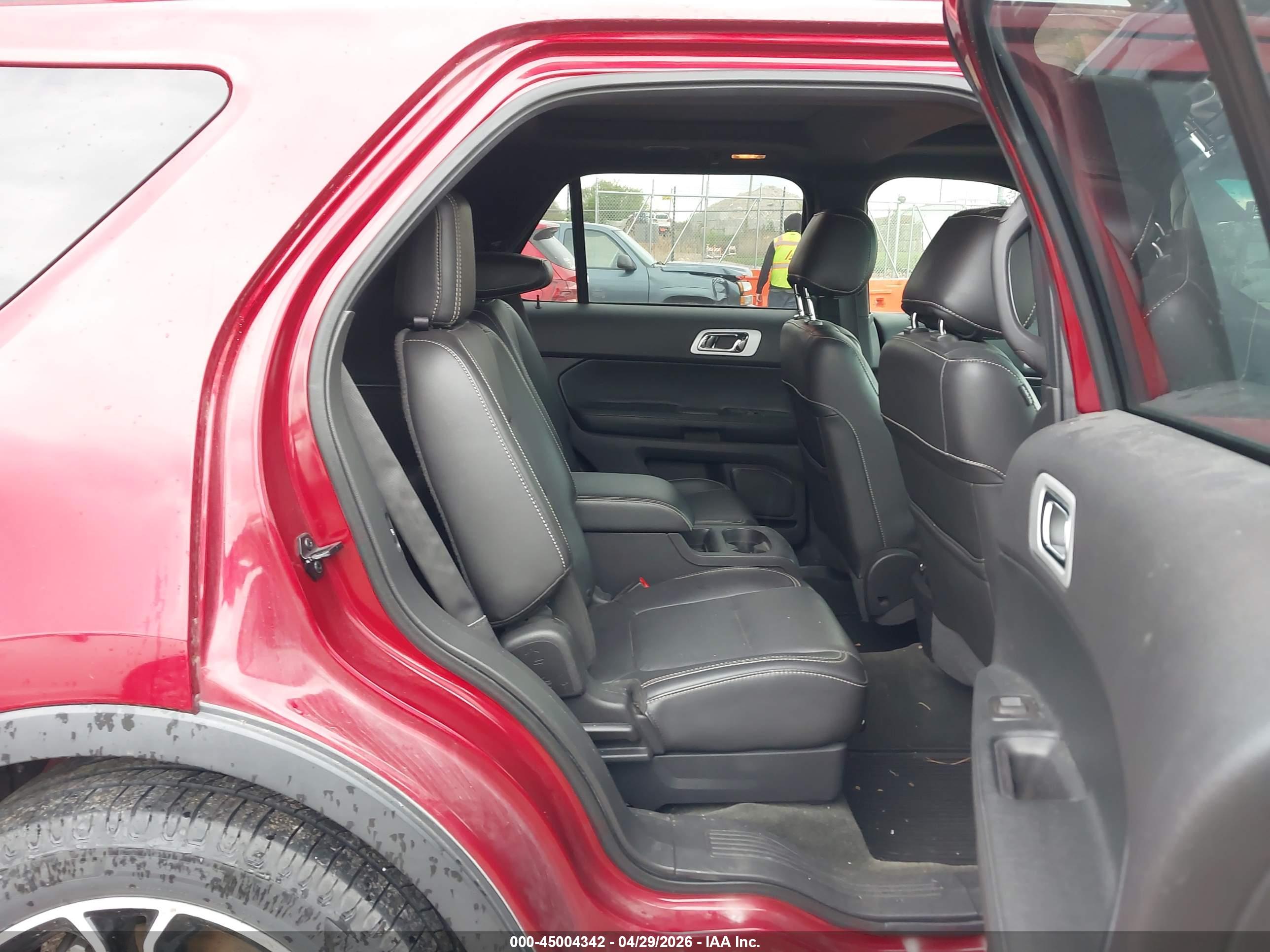 FORD EXPLORER image 8