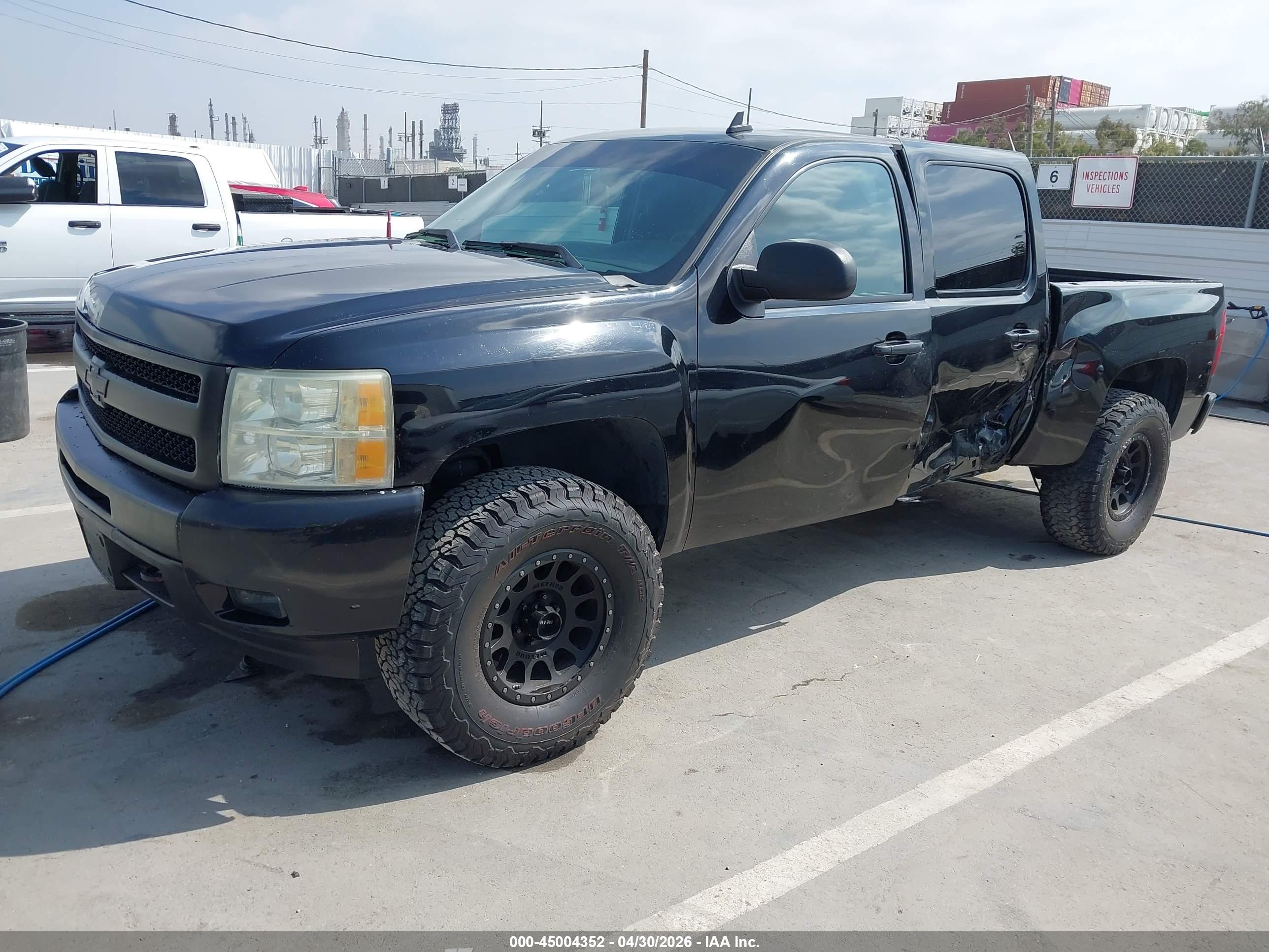 CHEVROLET SILVERADO image 2