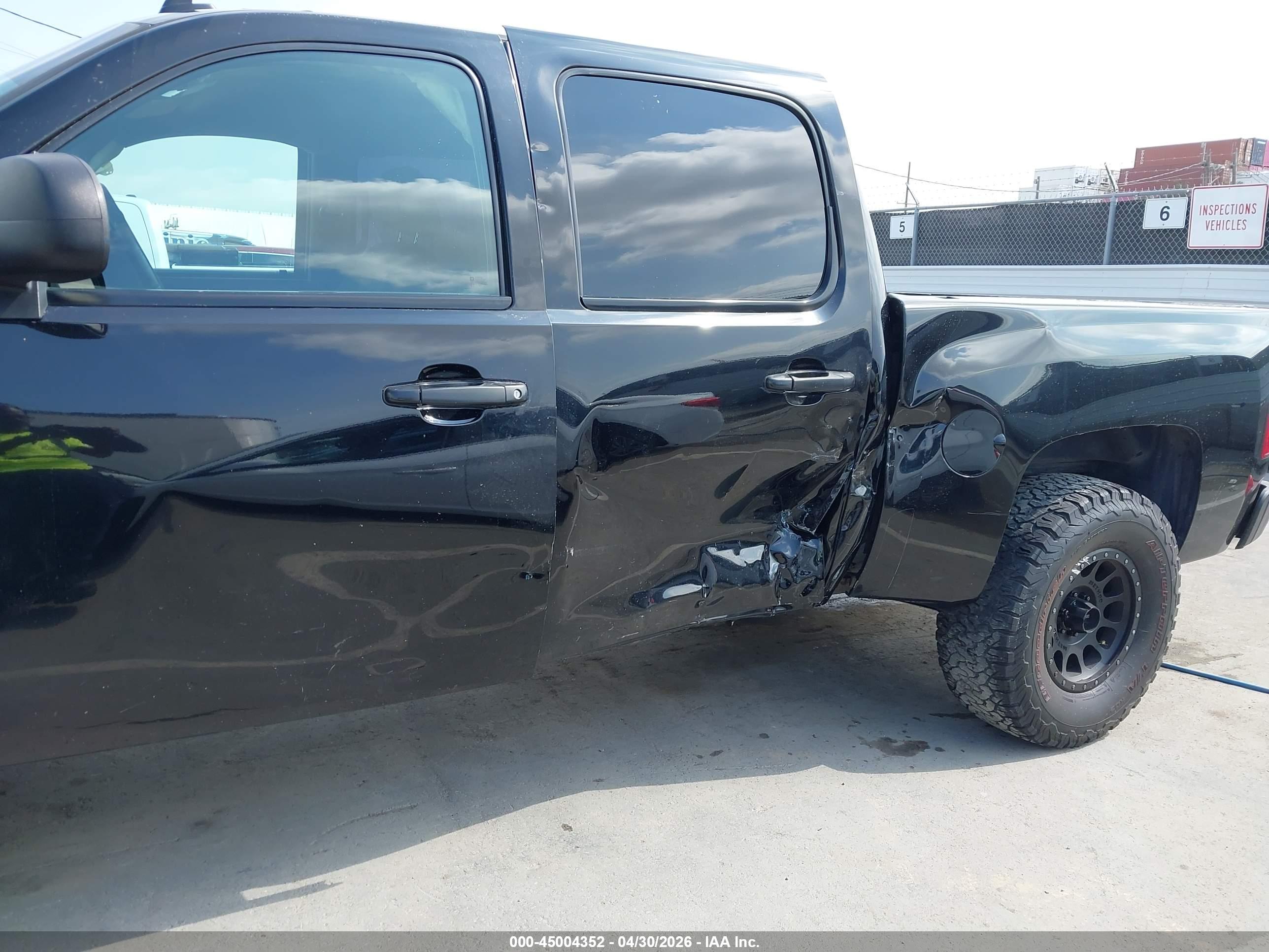 CHEVROLET SILVERADO image 6