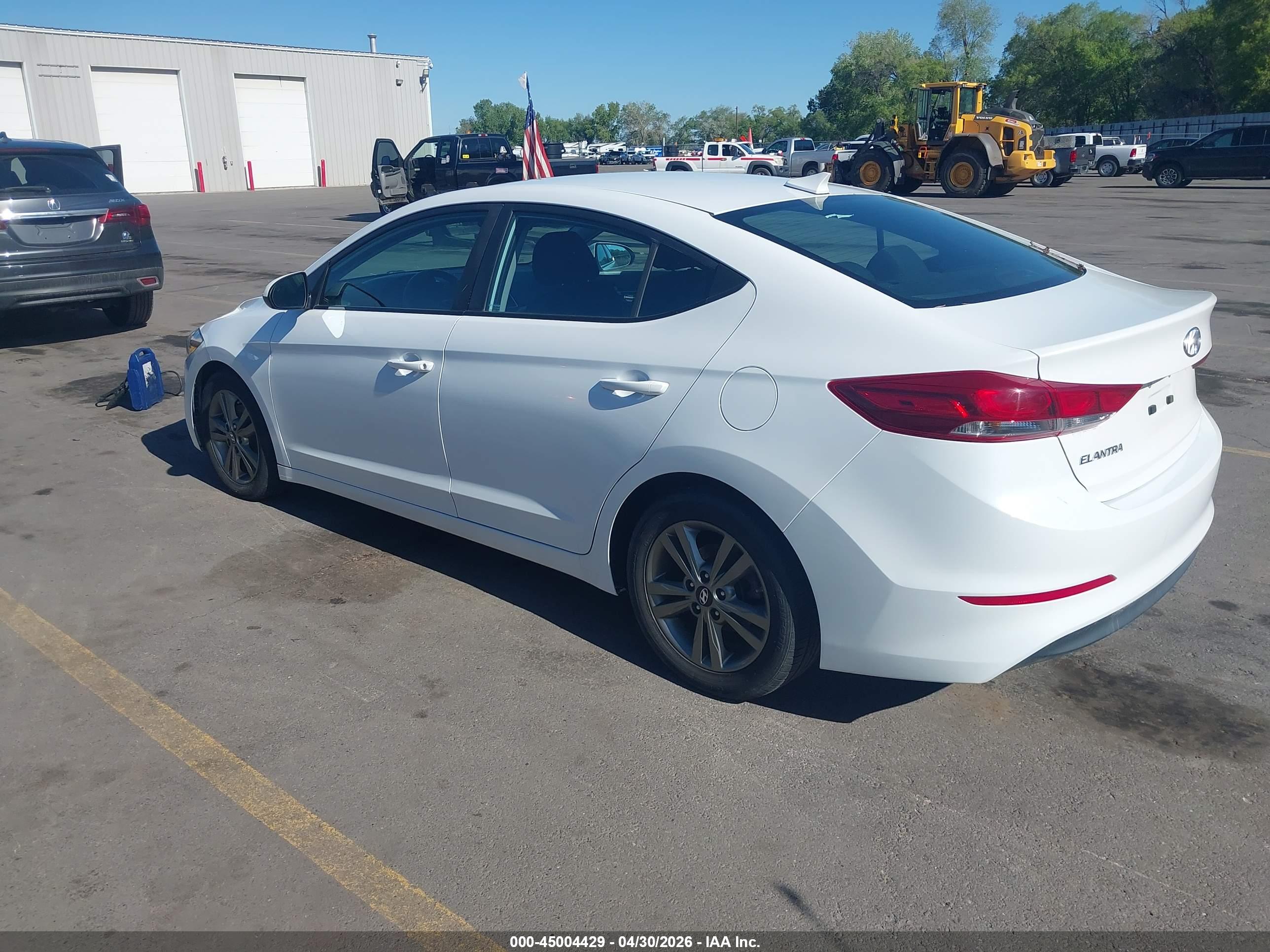 HYUNDAI ELANTRA image 3