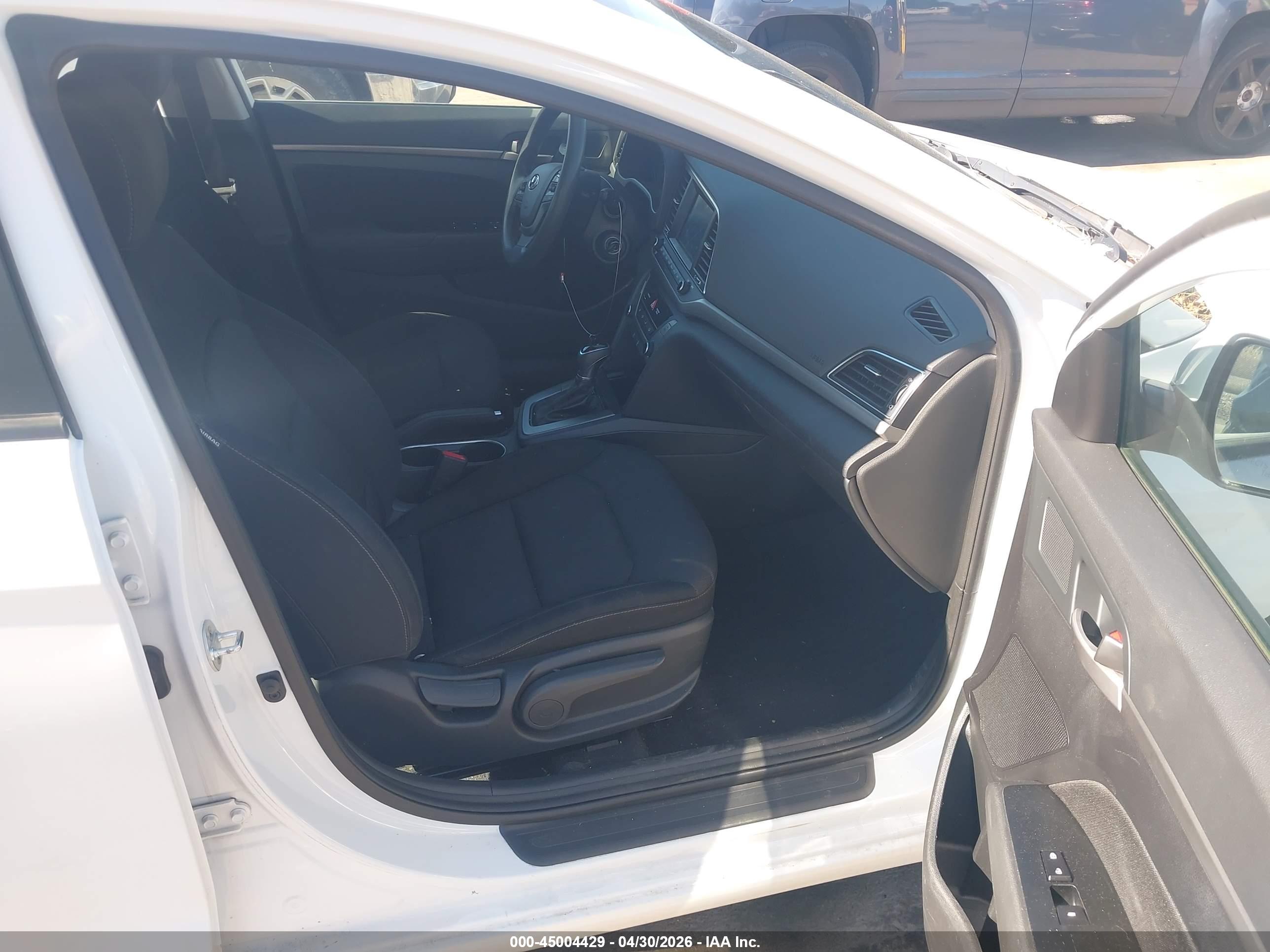 HYUNDAI ELANTRA image 5