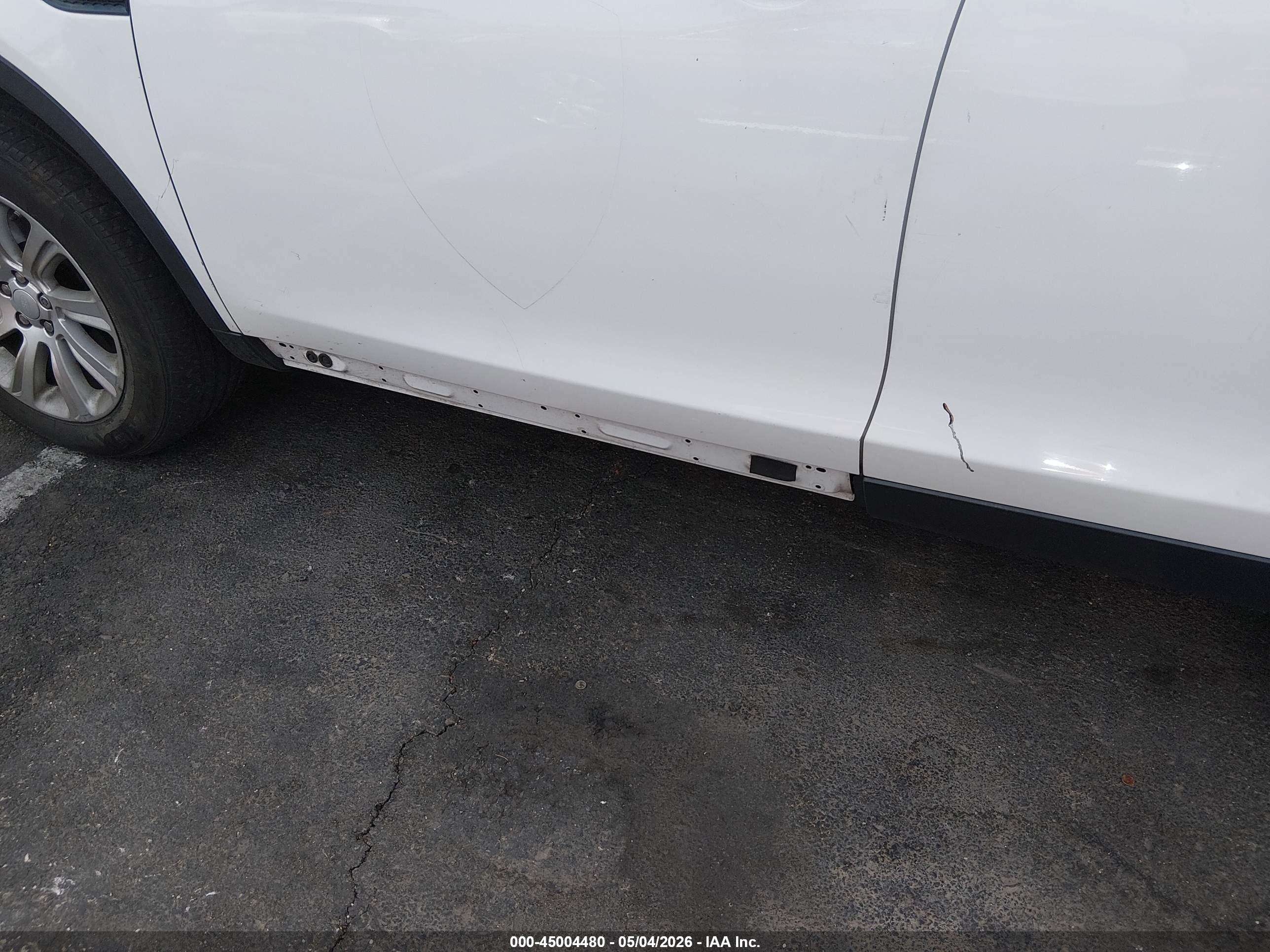 LAND ROVER image 6