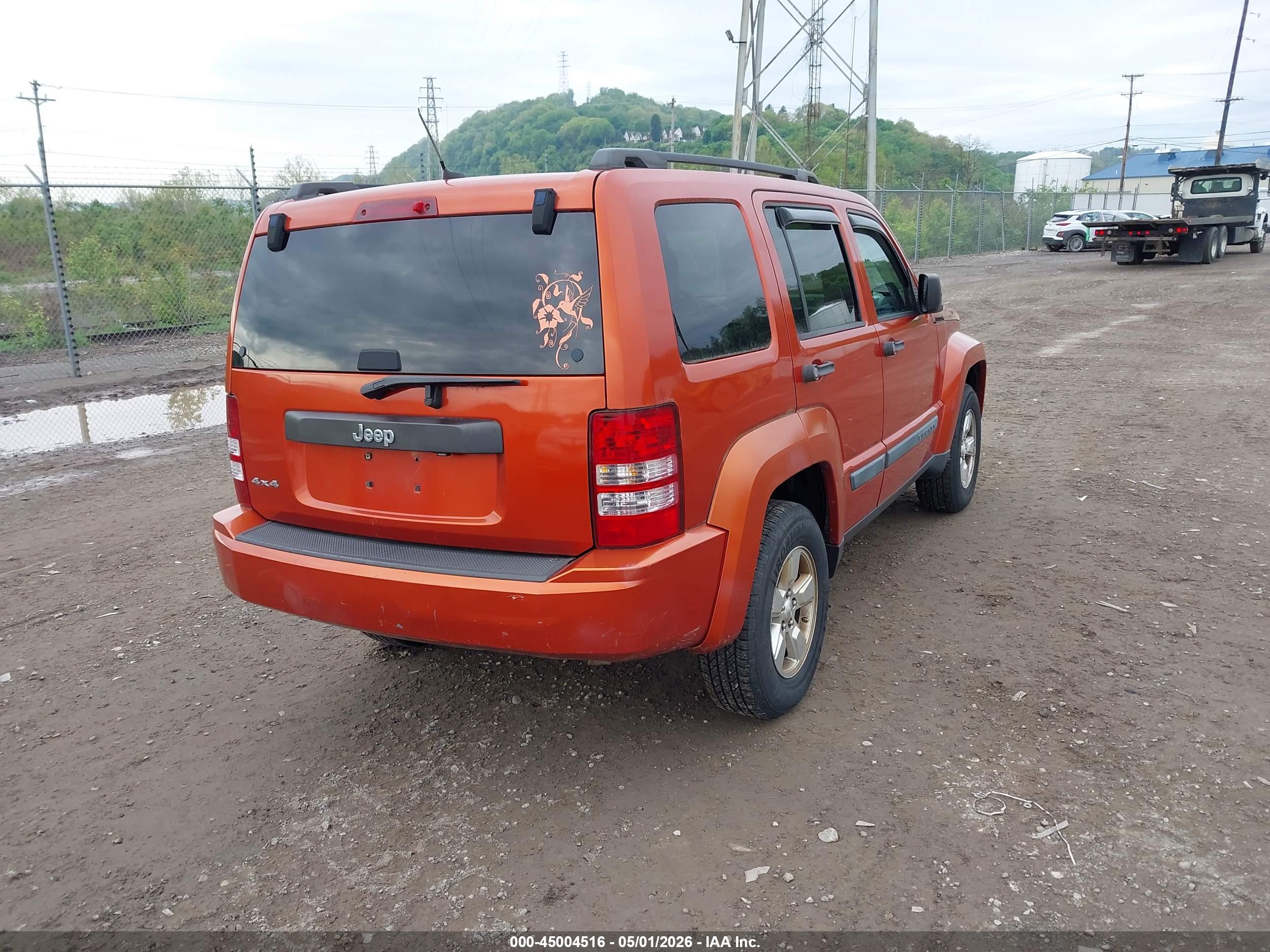 JEEP LIBERTY image 4