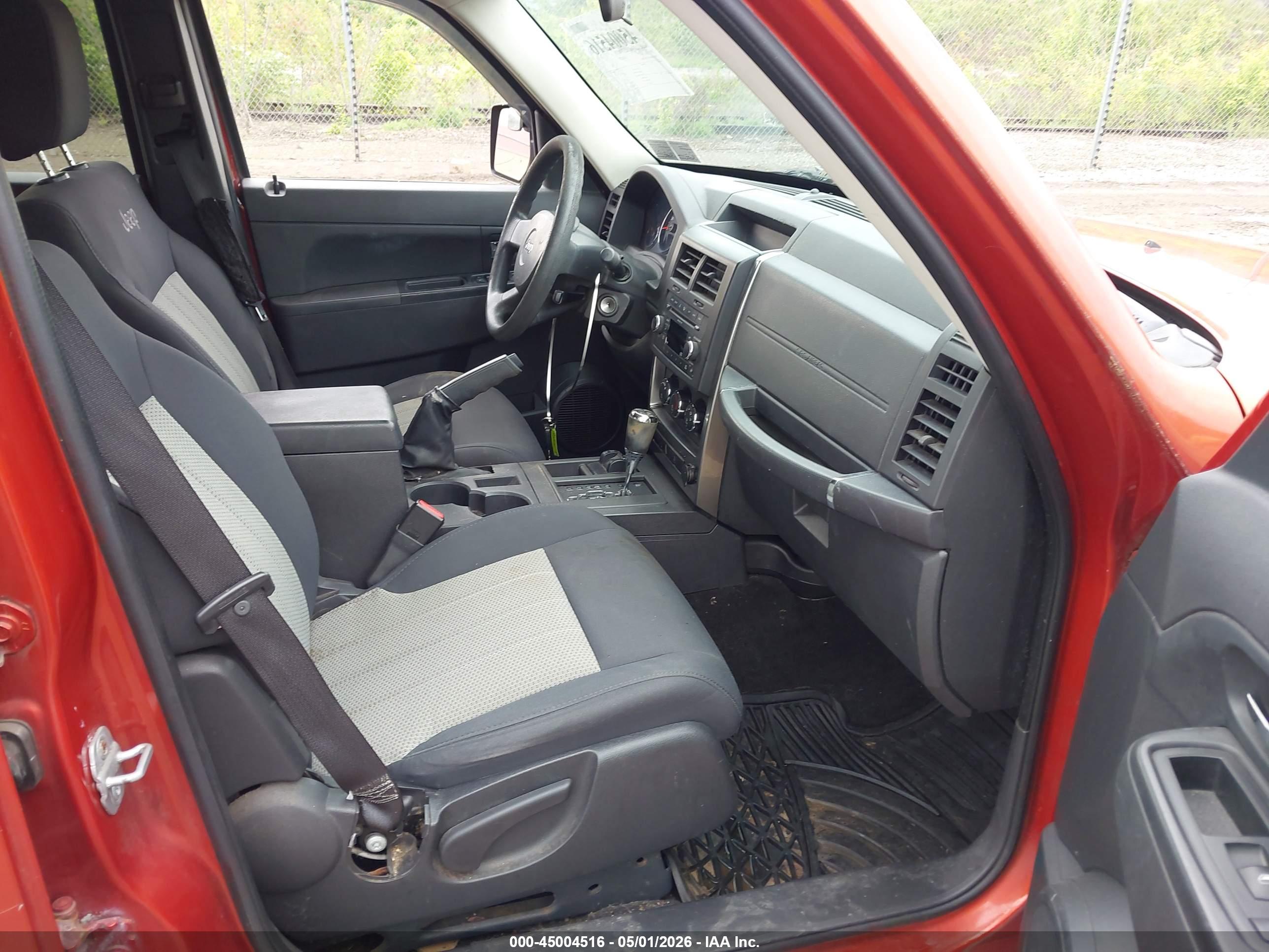 JEEP LIBERTY image 5