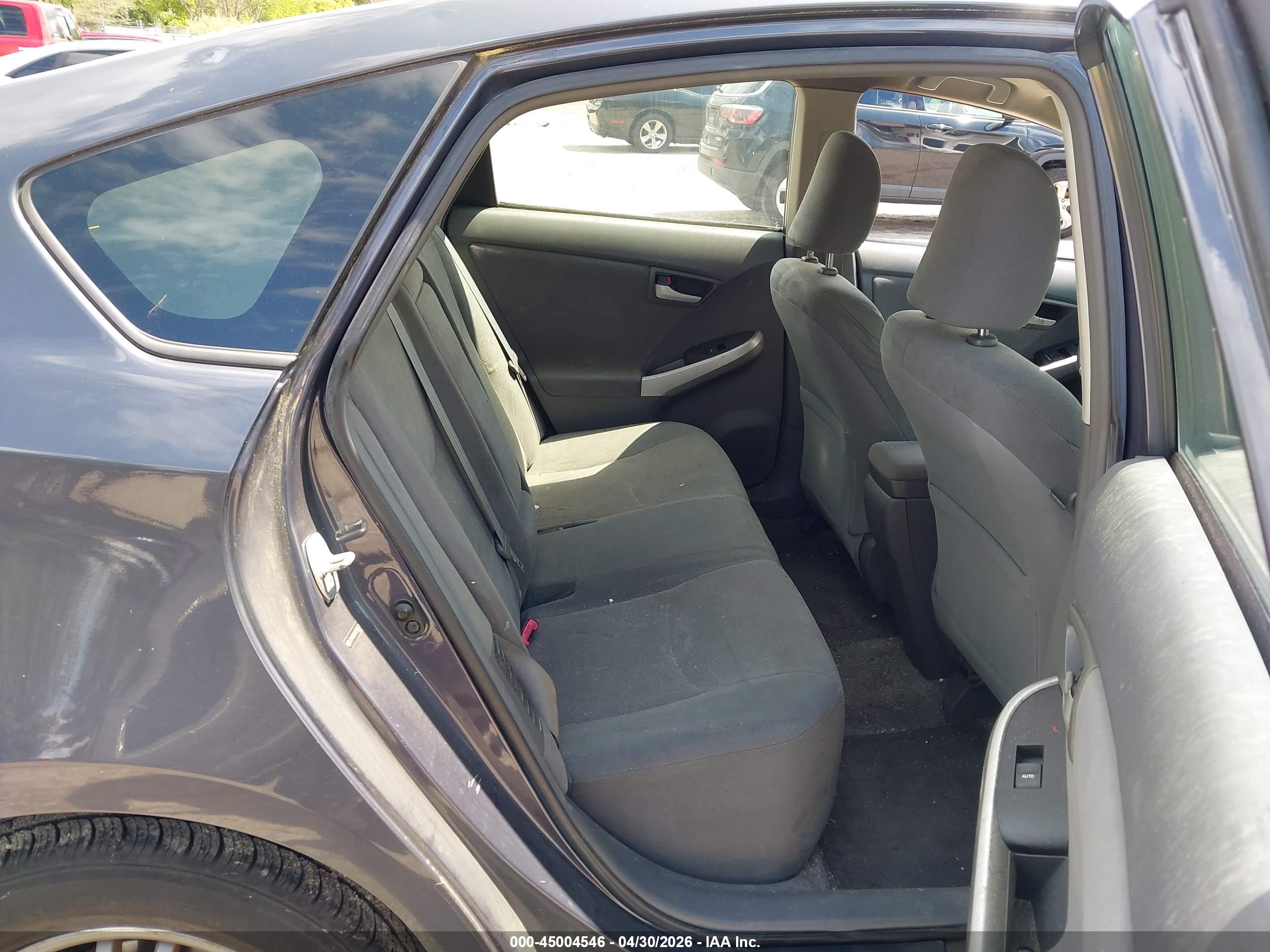 TOYOTA PRIUS image 8