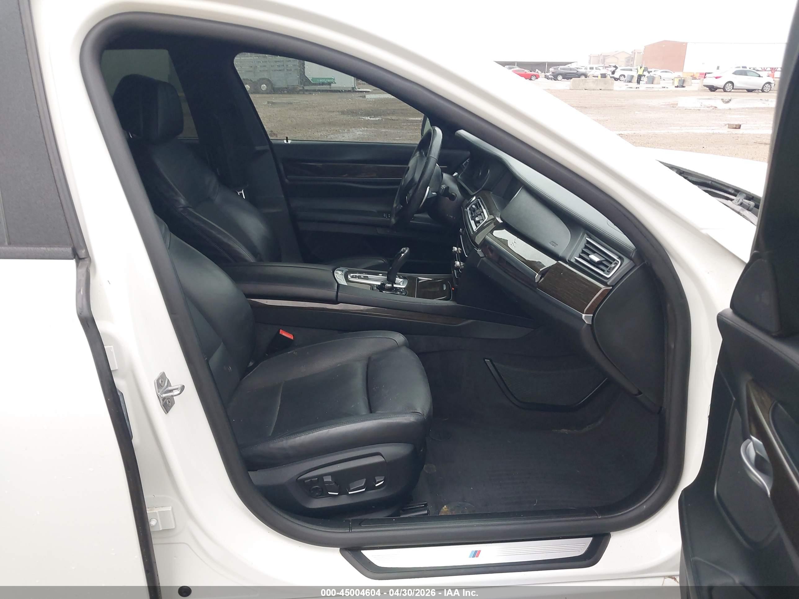 BMW 750I image 5