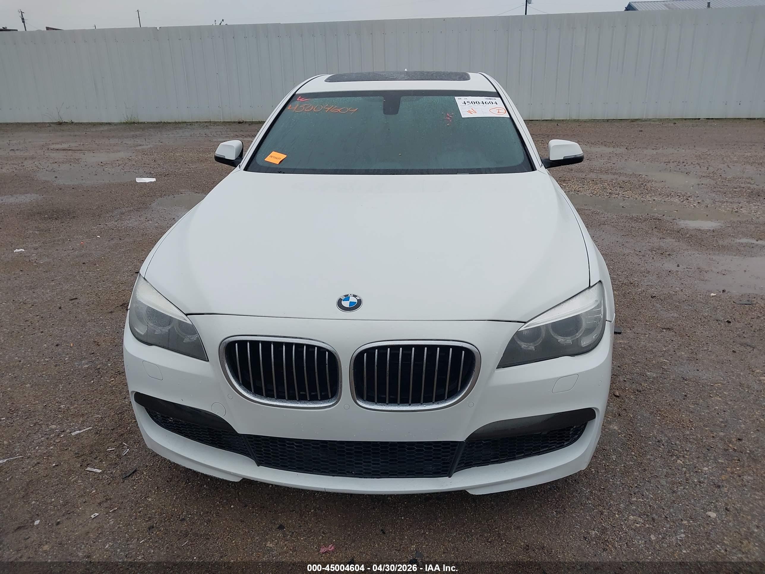 BMW 750I image 6