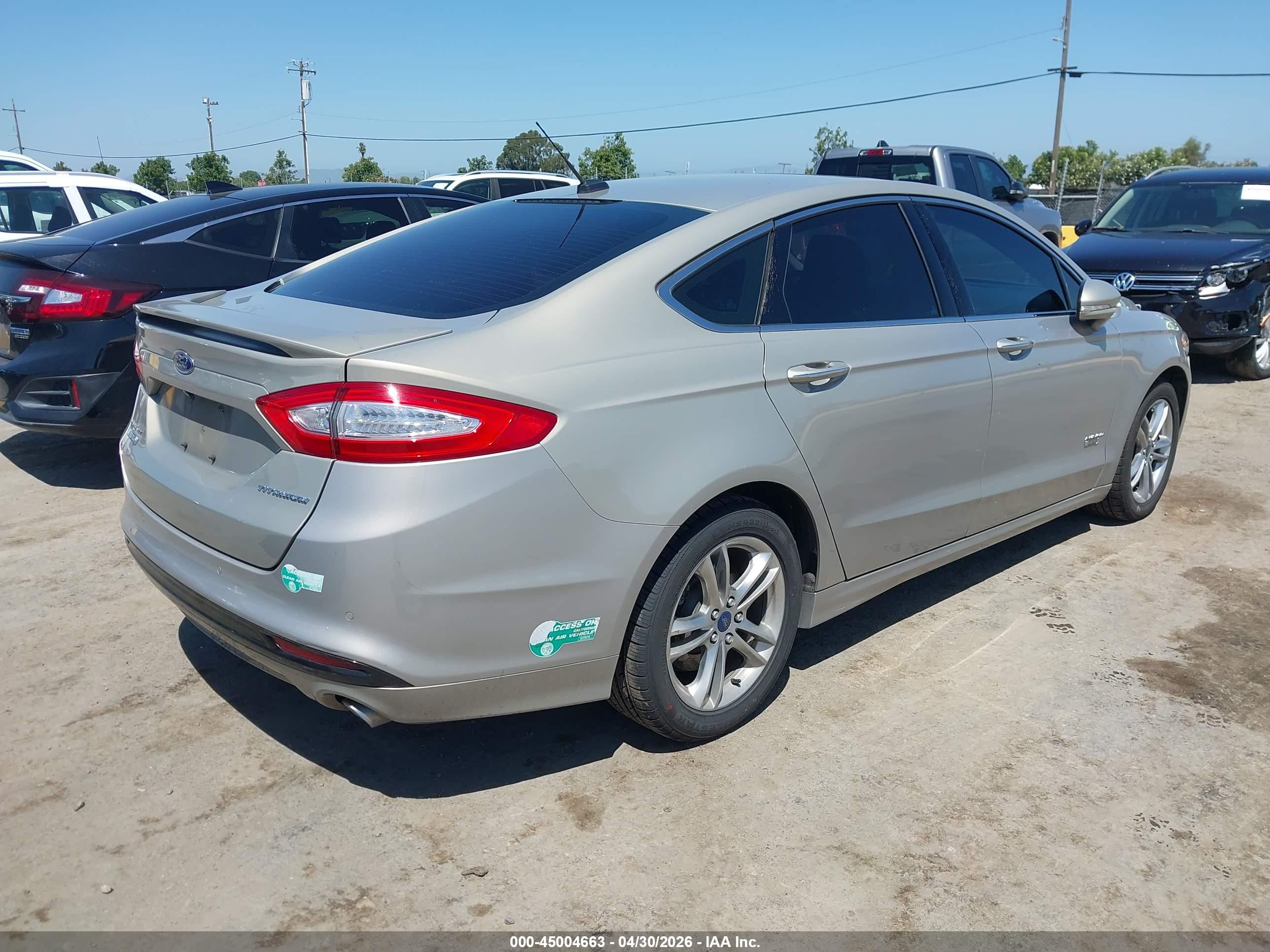 FORD FUSION image 4