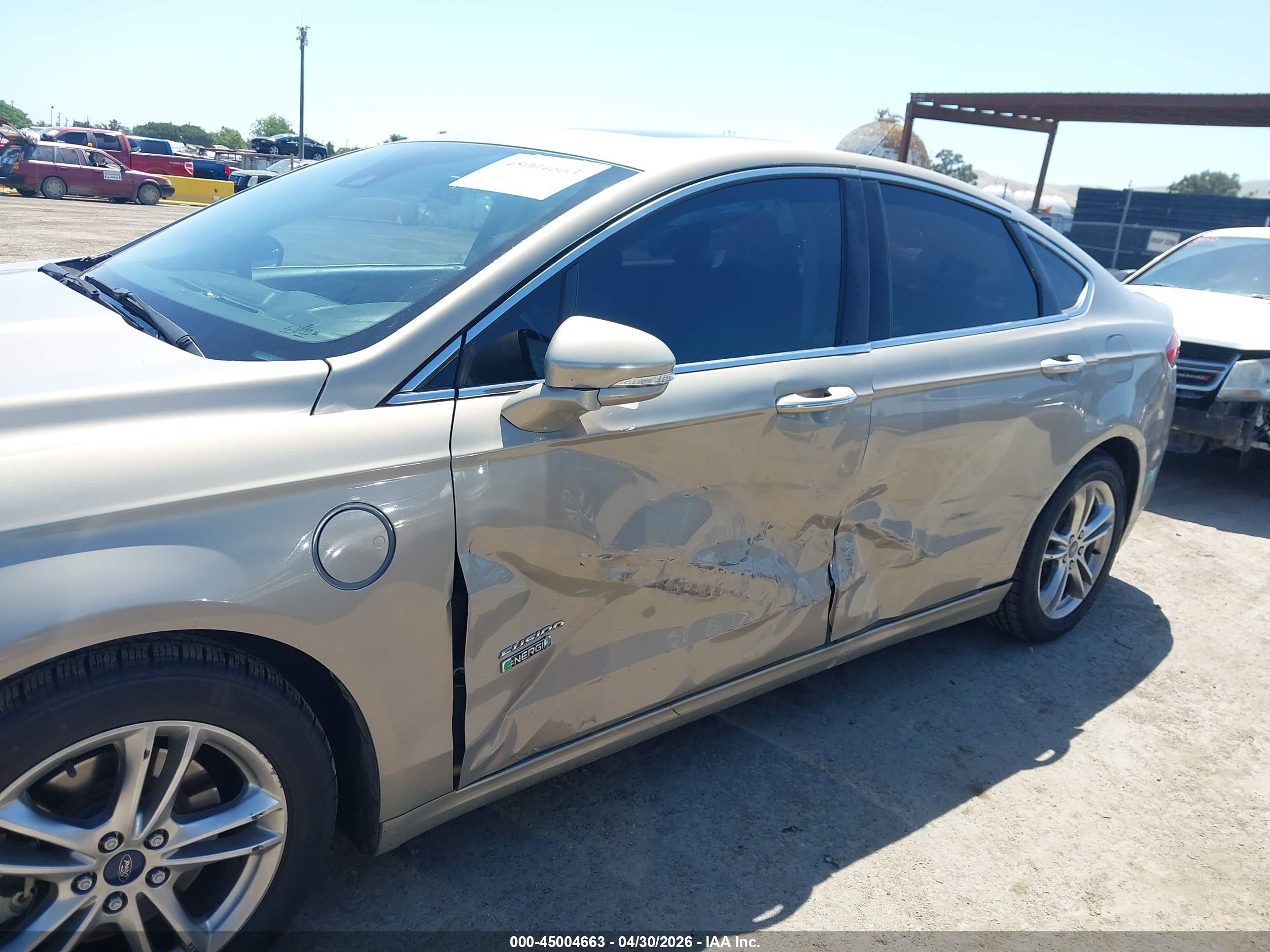 FORD FUSION image 6