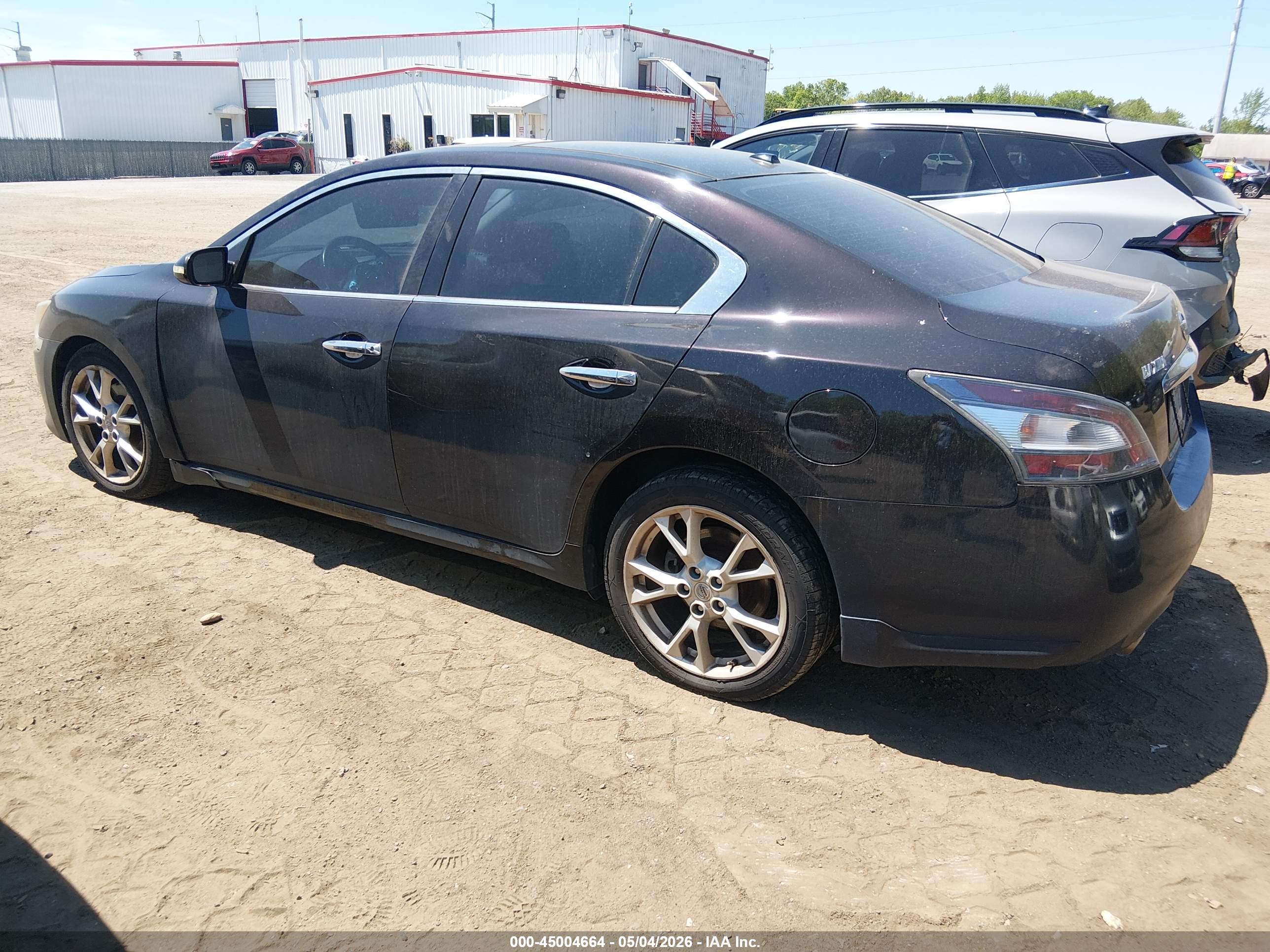 NISSAN MAXIMA image 3