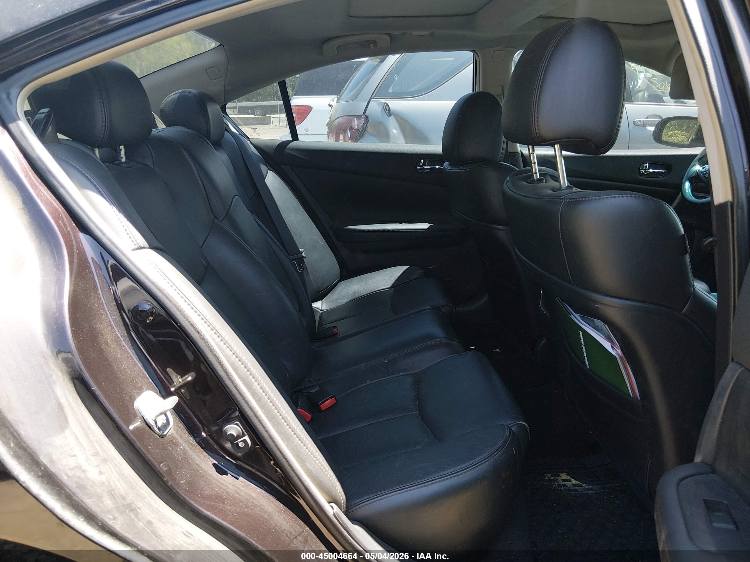 NISSAN MAXIMA image 8